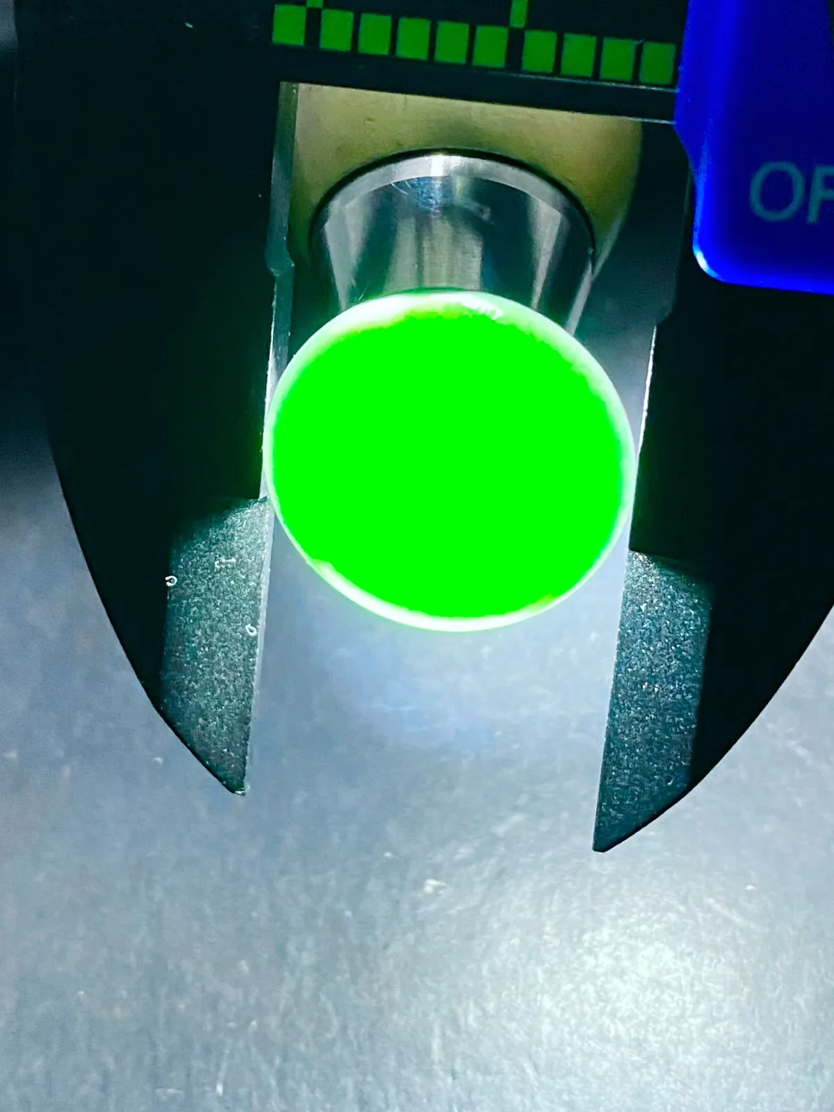 墨翠【鸽子蛋】细腻干净，黑度好、性价比高，雕工精湛，打灯透绿‘