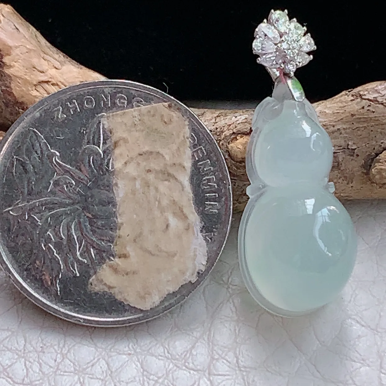 gp 实拍31*11.3*9.5缅甸天然翡翠冰种葫芦小吊坠白冰福禄镶金精品玉坠