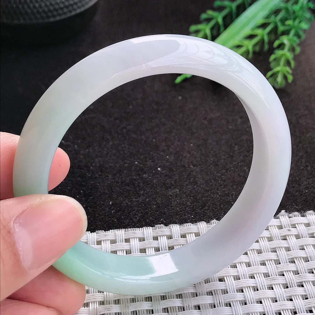 天然A货翡翠54.5/12.8/7.8老坑冰润起胶飘绿手镯宽边玉镯