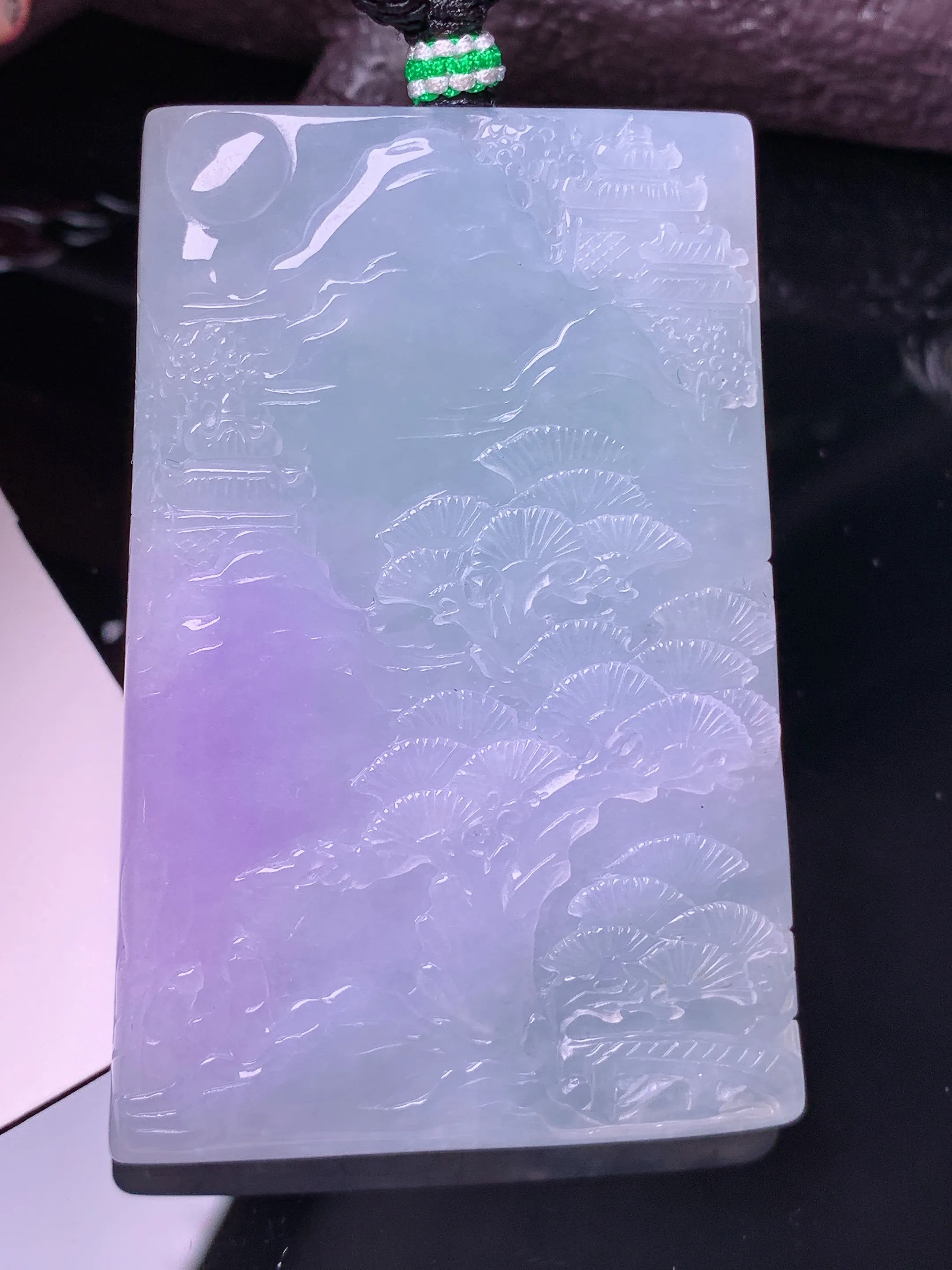 紫罗兰山水牌吊坠 玉质细腻 水润亮眼 色泽艳丽 整体尺寸60*40.8*6.8