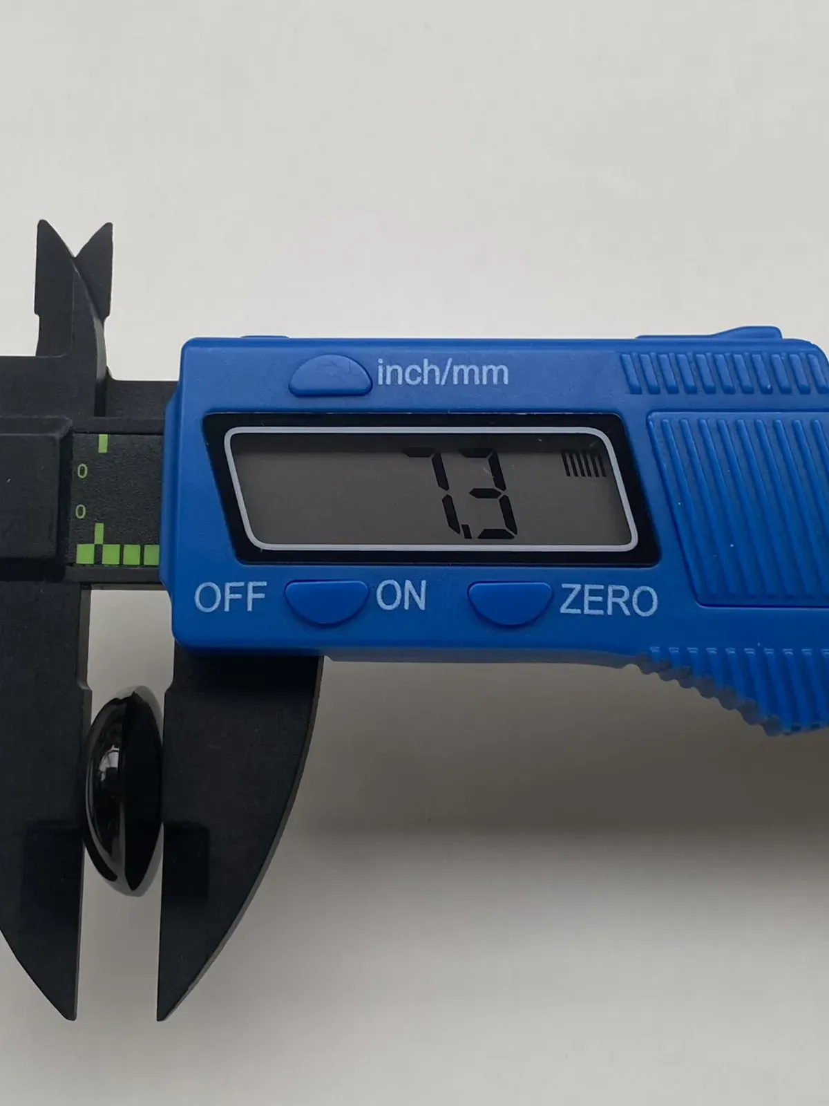 墨翠【鸽子蛋】细腻干净，黑度好、性价比高，雕工精湛，打灯透绿‘