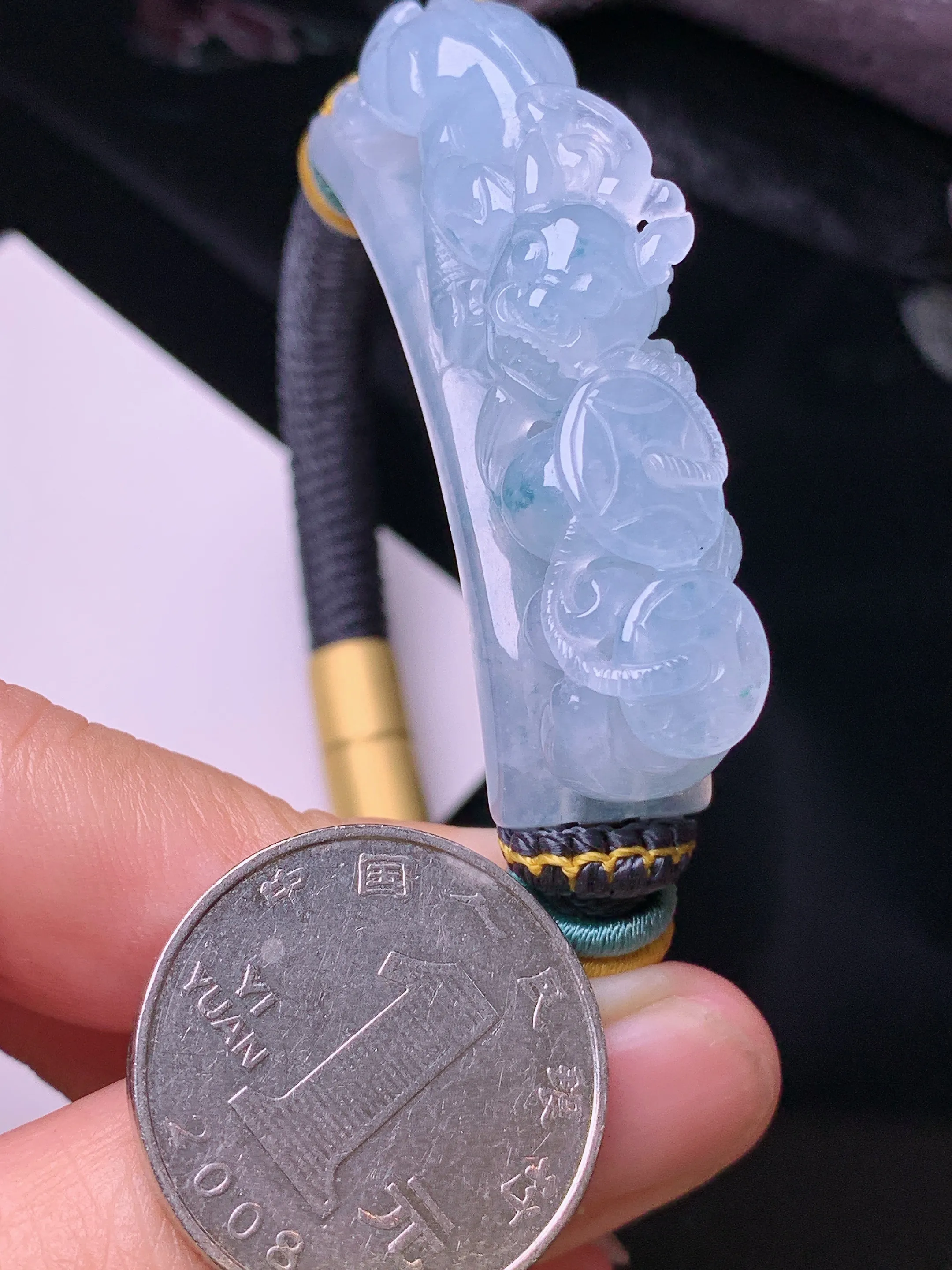 飘绿貔貅手牌 玉质细腻 水润亮眼 色泽艳丽 整体尺寸51.8*12.3*15.8