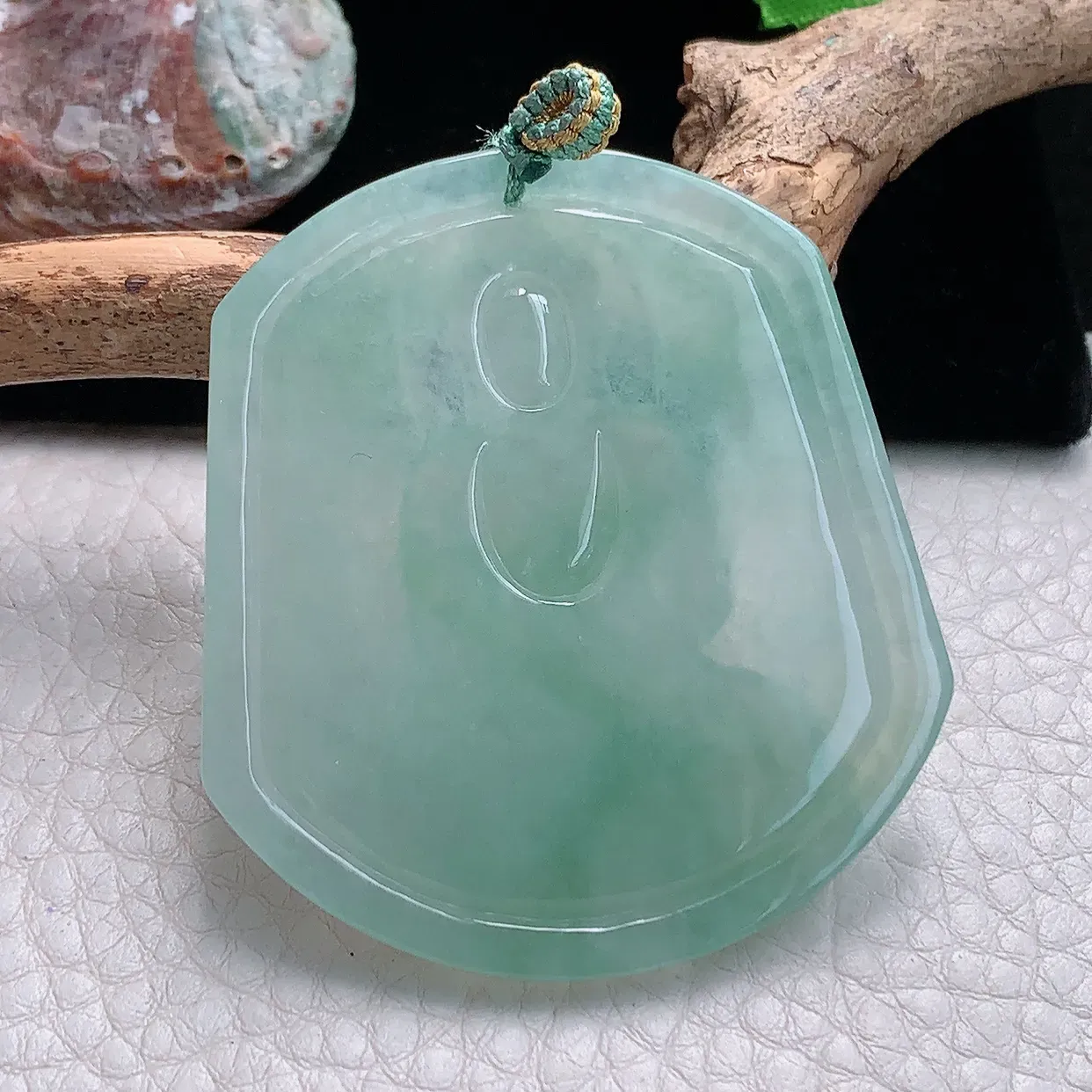 yn实拍53.3*47.8*4.6缅甸天然翡翠精雕冰晴大日如来佛祖玉吊坠 玉挂件