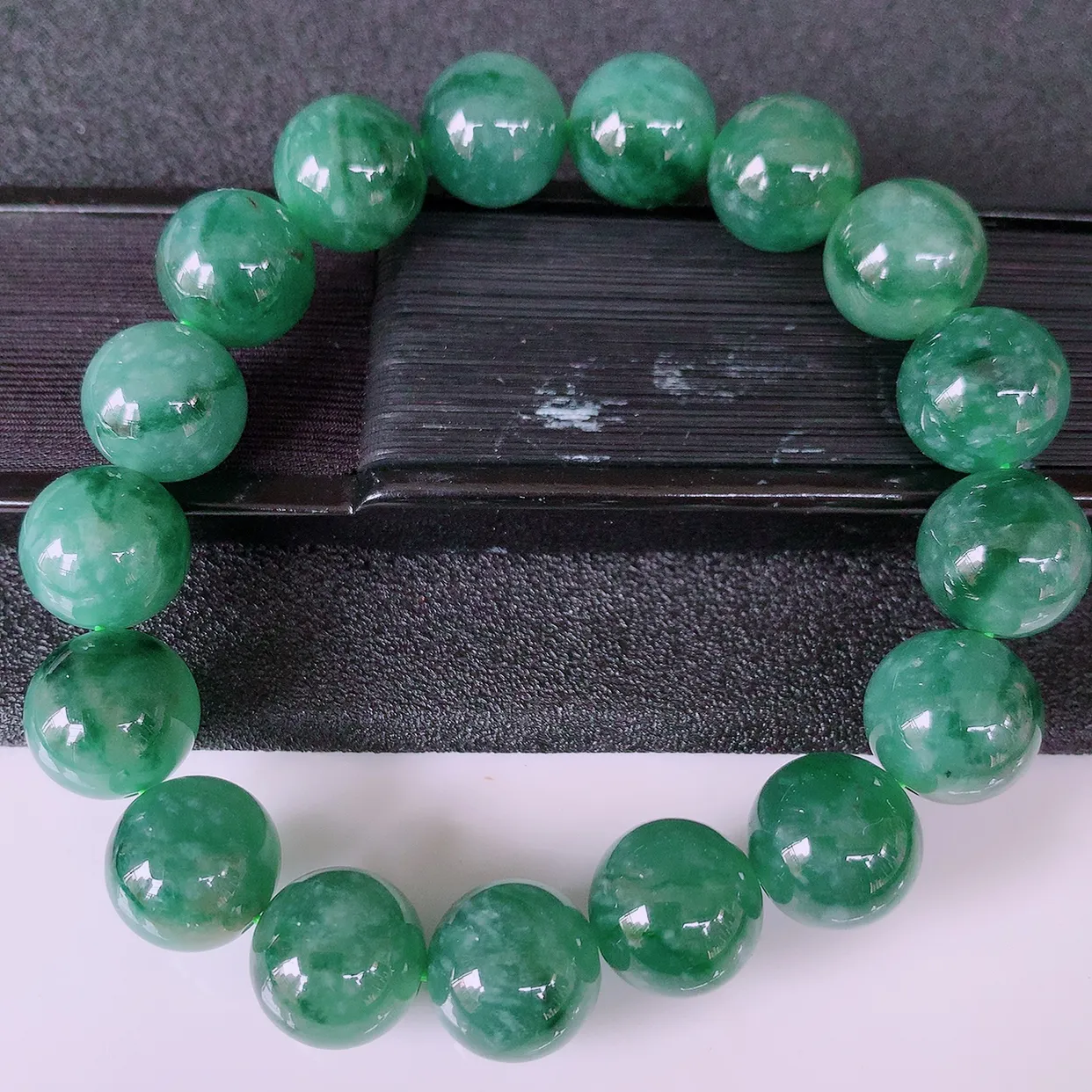 自然光实拍，冰润飘花翡翠手串手链，种老水足，冰清玉润  颜色漂亮  #001.1取一尺寸12