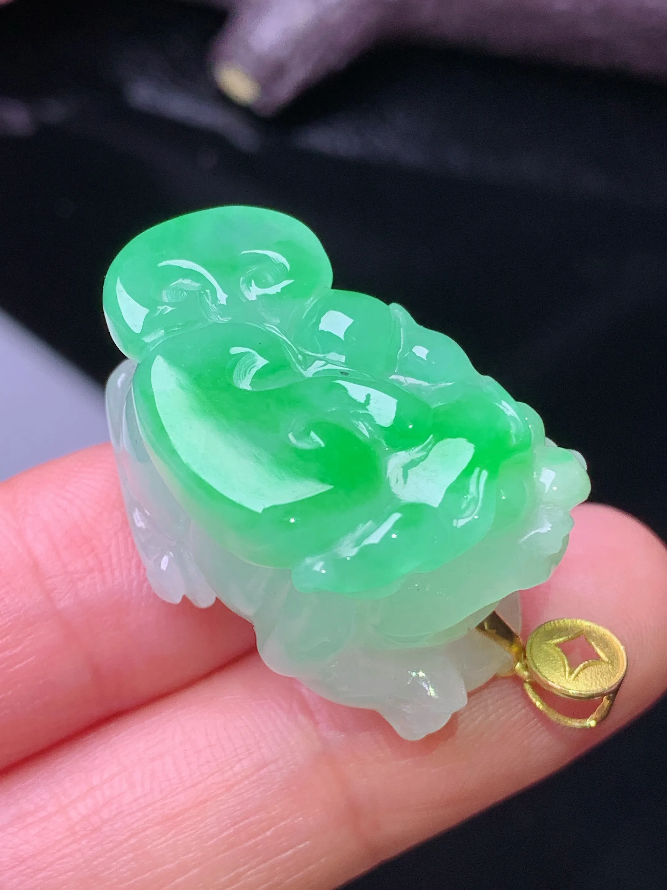18k金翠绿貔貅吊坠 玉质细腻 水润亮眼 色泽艳丽 裸石尺寸30.3*18.8*15.3