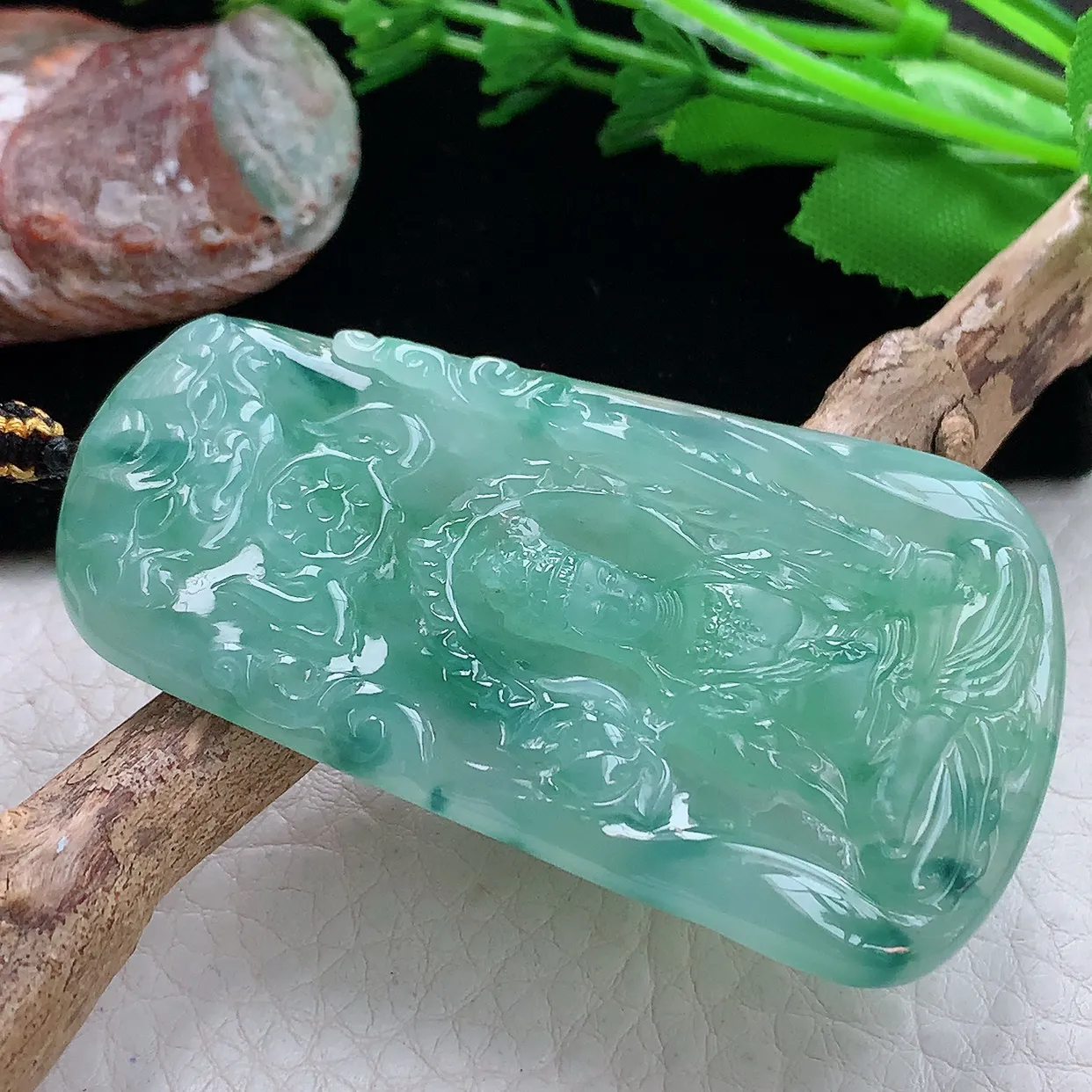 kh实拍65*36*5.5天然翡翠a货精雕满绿底飘花虚空藏玉吊坠生肖守护神玉坠