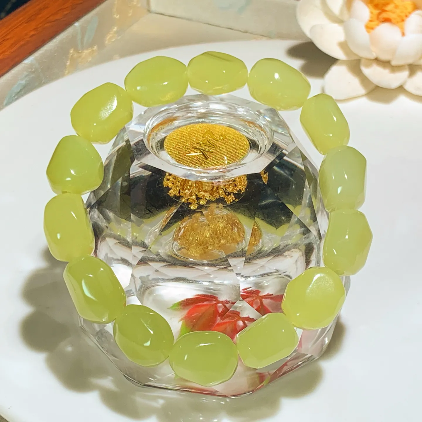 新疆和田玉若羌黄口料原石手串。单颗尺寸12/11/9重36克。玉质细腻油润。手推出油。佩戴高端典雅。