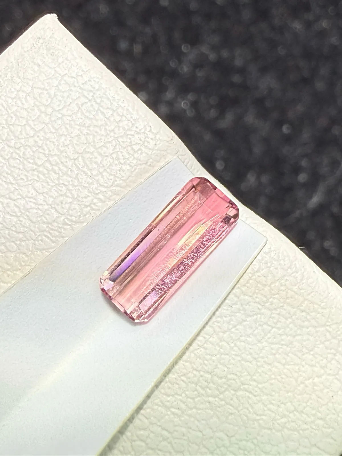 【高端珠宝】天然极美红碧玺裸石
重量: 0.805ct  规格: 9.1*3.8*2.5毫米
精湛切