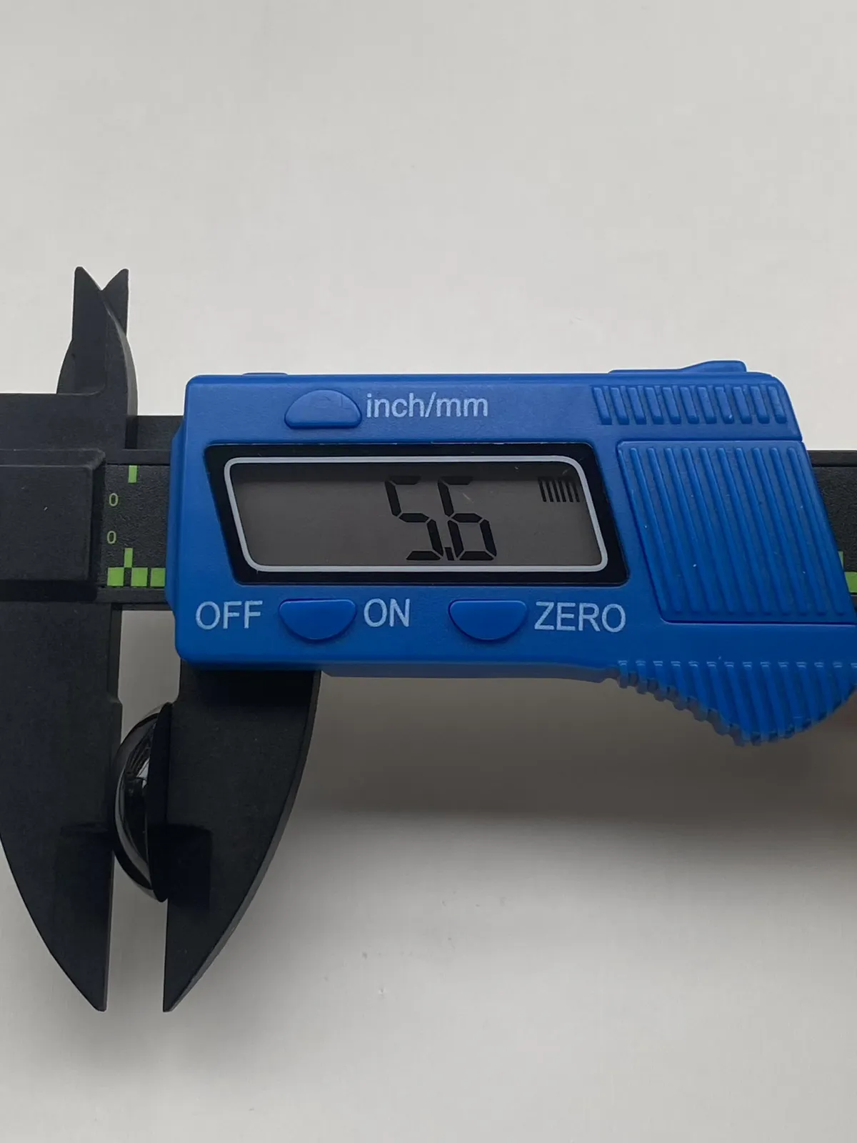 墨翠【鸽子蛋】细腻干净，黑度好、性价比高，雕工精湛，打灯透绿‘