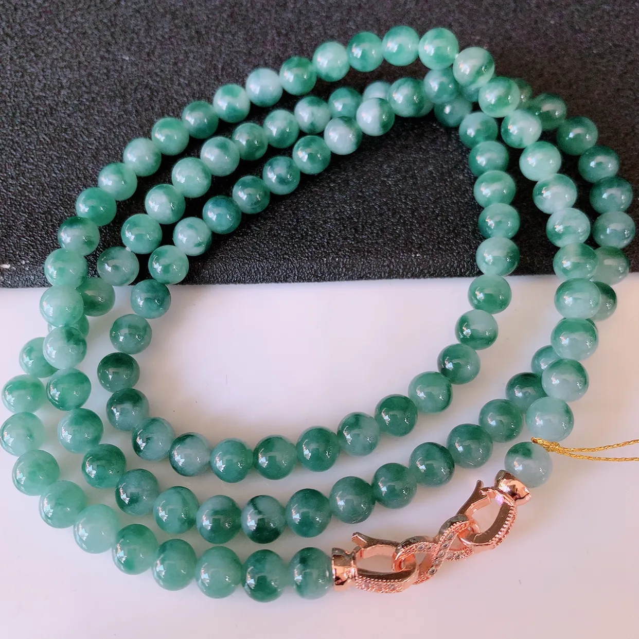 自然光实拍，冰飘花翡翠圆珠项链  翡翠珠链 （装饰扣）玉质细腻  冰清玉润  颜色漂亮  #001.1取一尺寸5.8mm