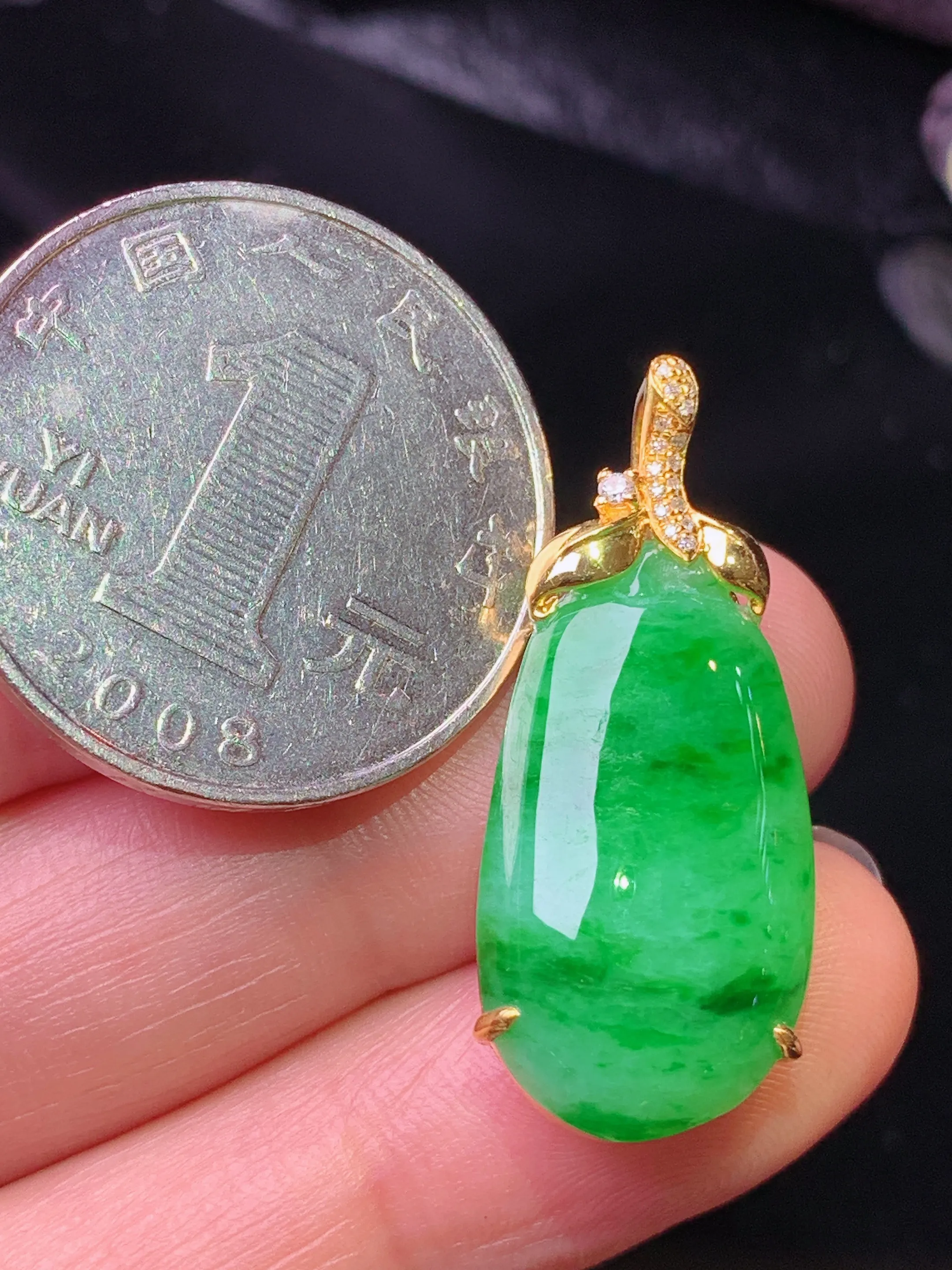 18k金钻镶嵌翠绿福瓜吊坠 玉质细腻 水润亮眼 色泽艳丽 整体尺寸30*13*6.5