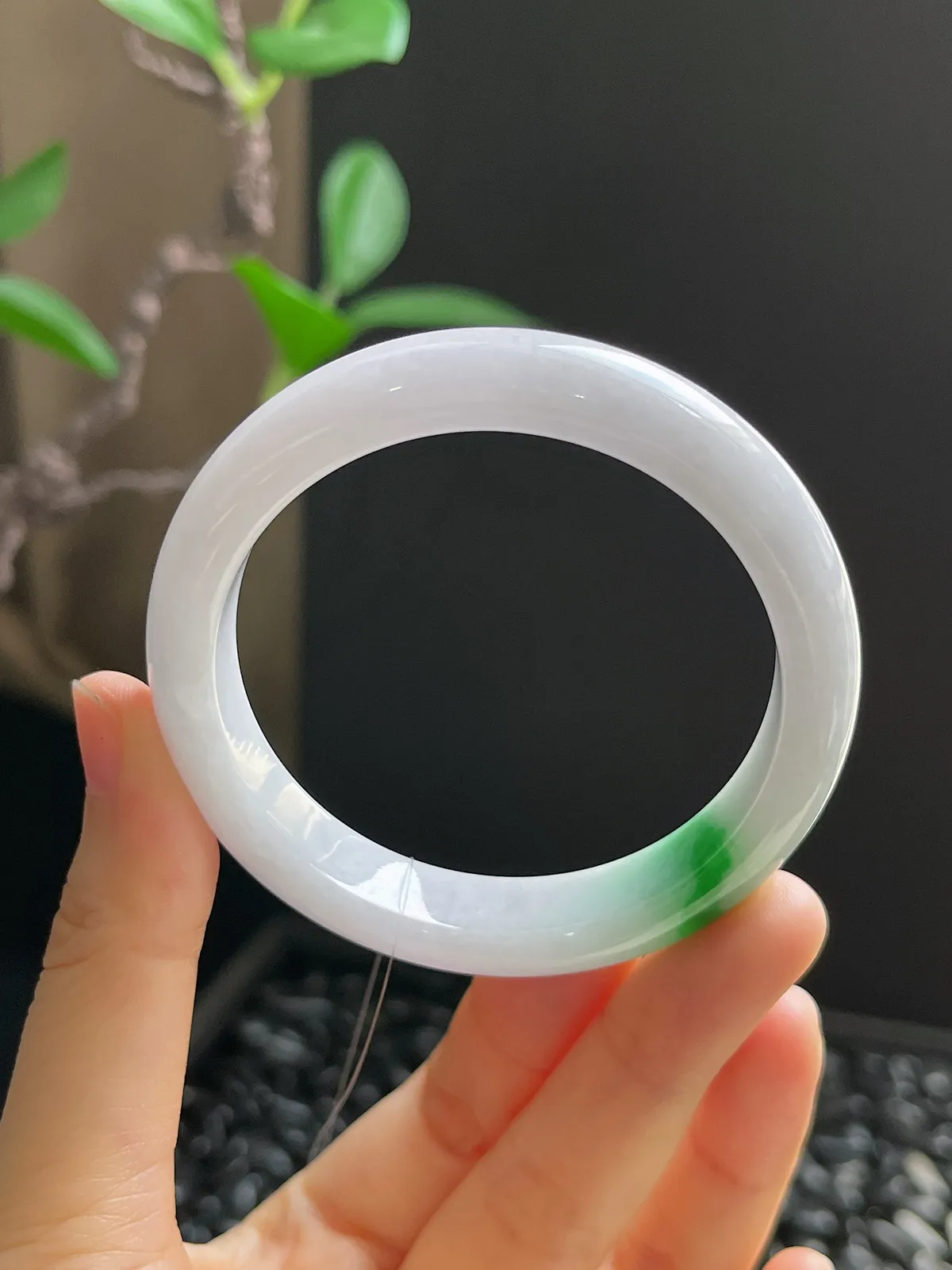 正圈52.6圈口，翡翠糯化种飘绿手镯