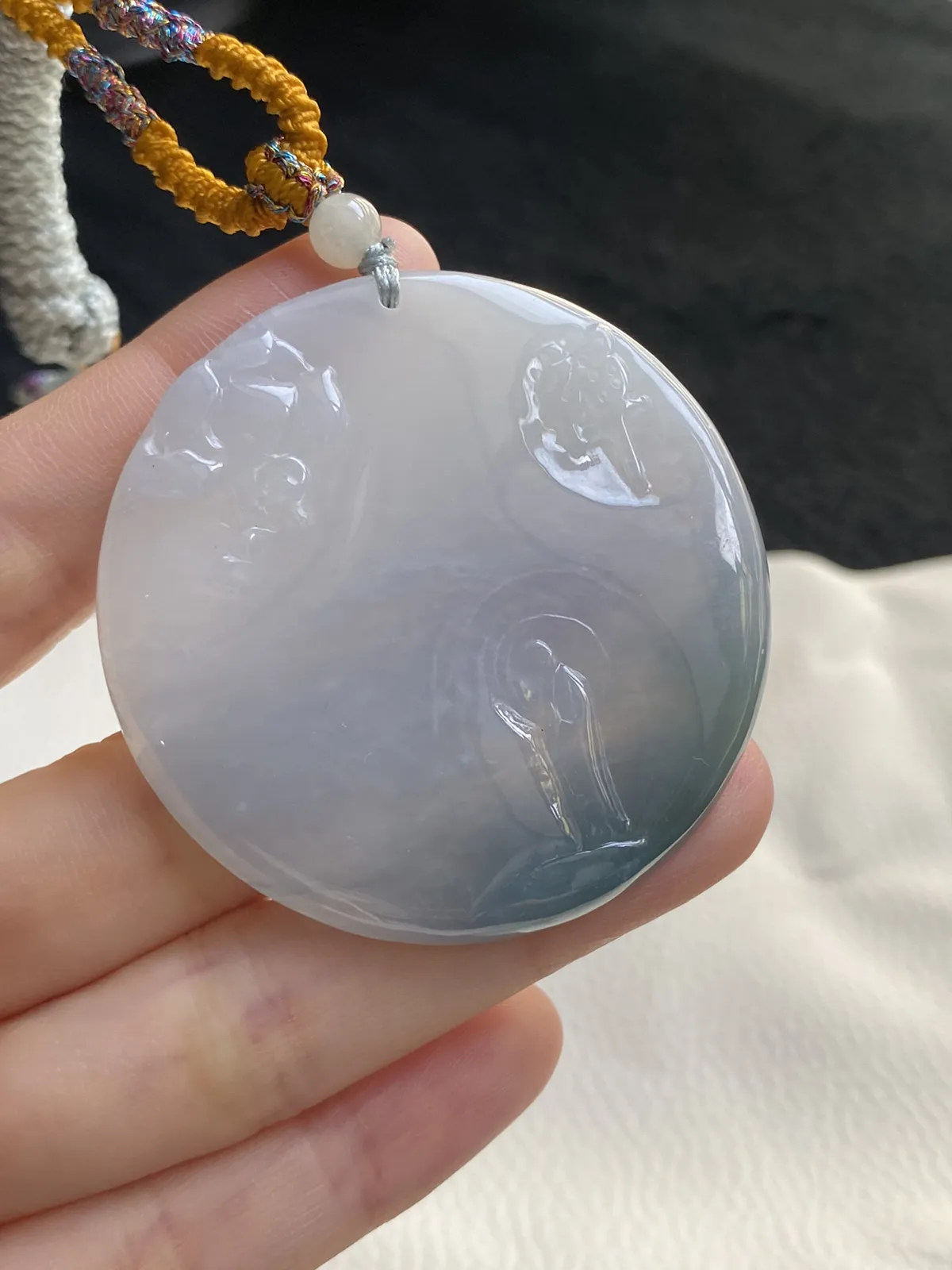 翡翠冰糯种白色山水牌，配珠未测