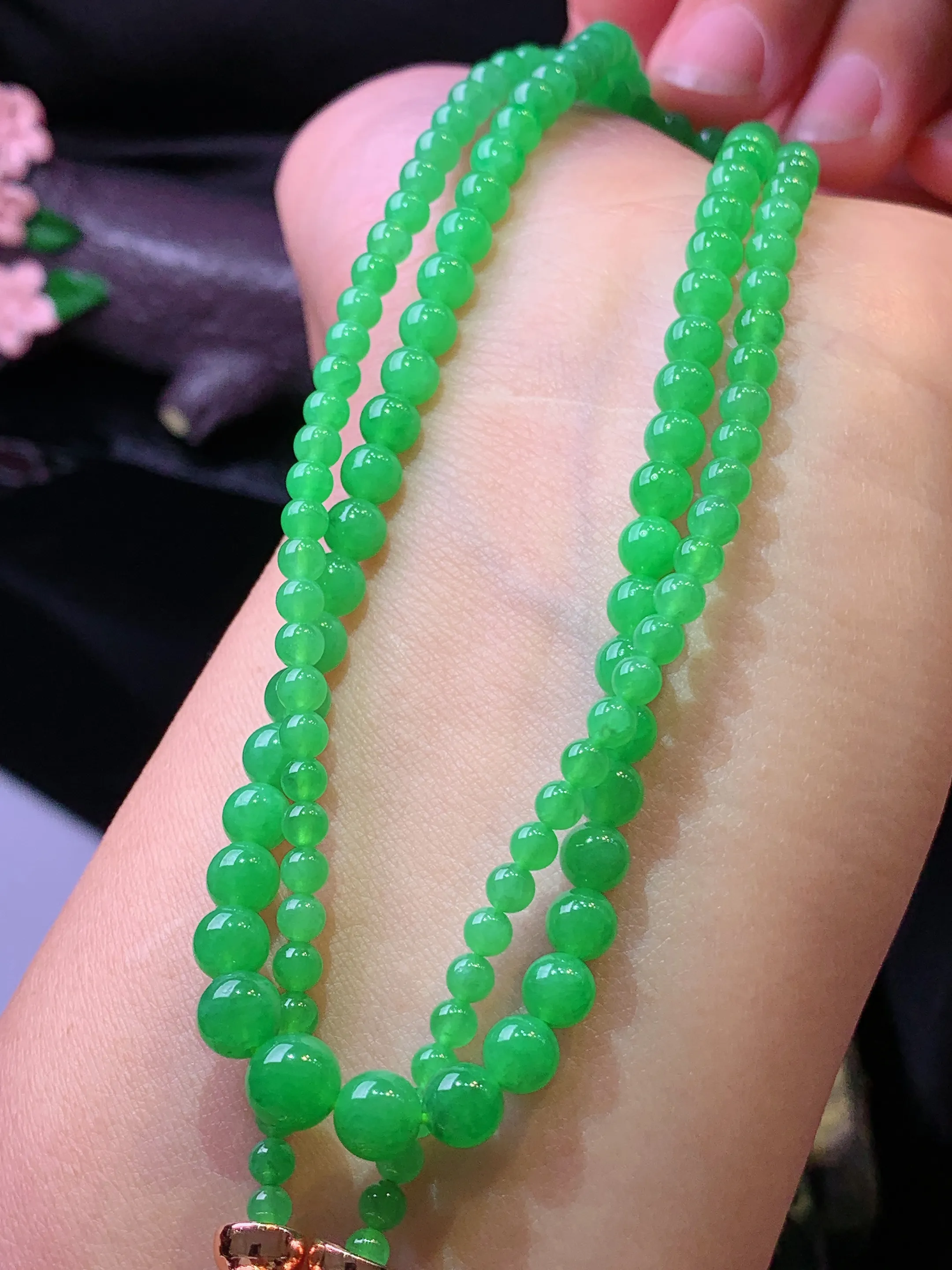 满绿圆珠项链 玉质细腻 水润亮眼 色泽艳丽 整体尺寸6