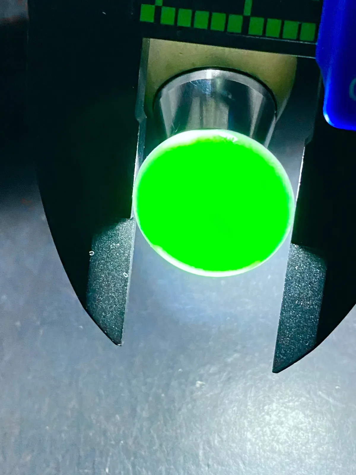 墨翠【鸽子蛋】细腻干净，黑度好、性价比高，雕工精湛，打灯透绿‘