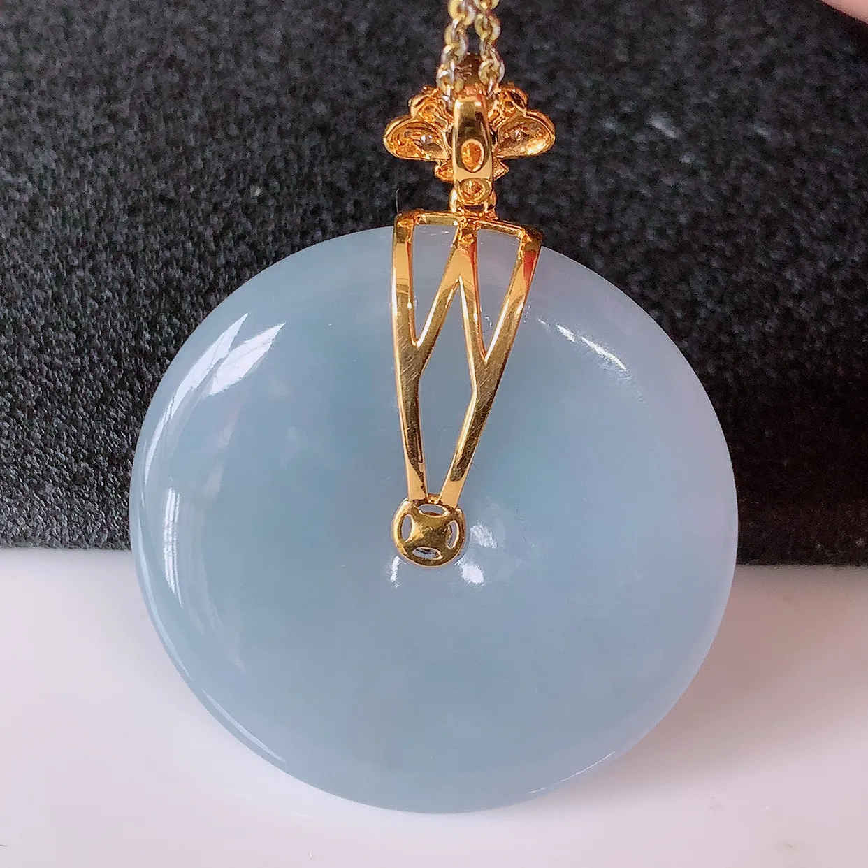 自然光实拍，18K金镶嵌水润紫罗兰翡翠平安扣吊坠，玉扣，冰润光泽，寓意平平安安，平安扣佩戴时尚漂亮！#00.9整体39.5*31.5*6.5裸石31.5*31.5