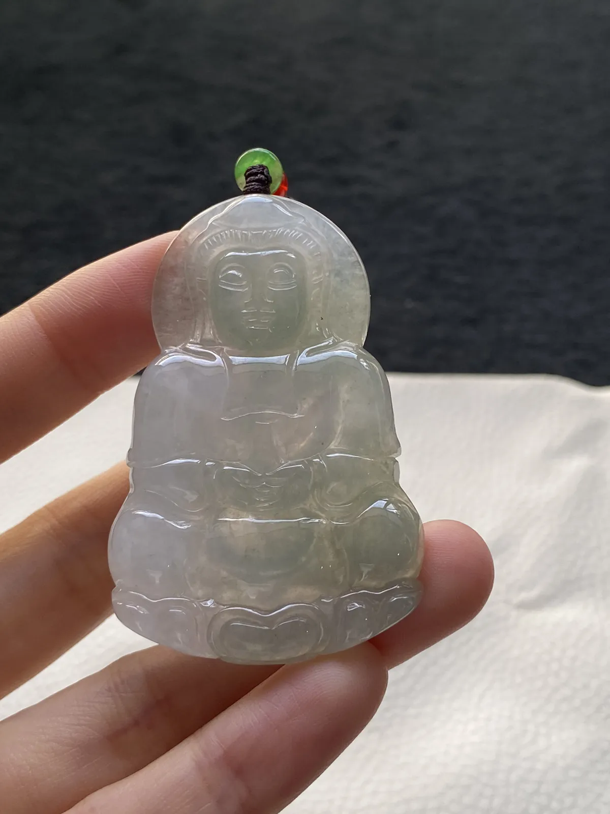 翡翠冰糯种白色吊坠，配珠未测