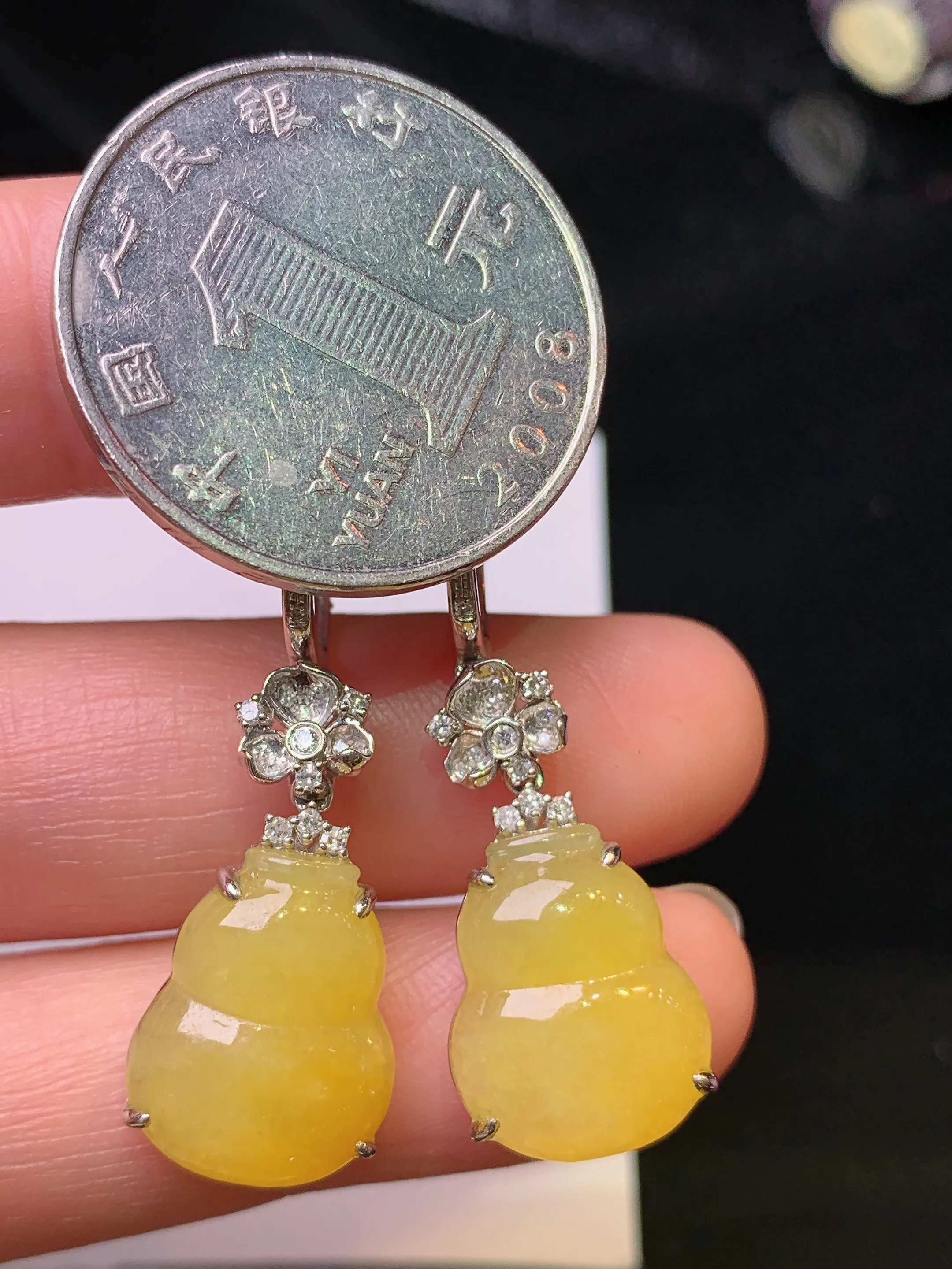 18k金钻镶嵌黄翡葫芦耳坠 玉质细腻 水润亮眼 色泽艳丽 整体尺寸35.5*12*6