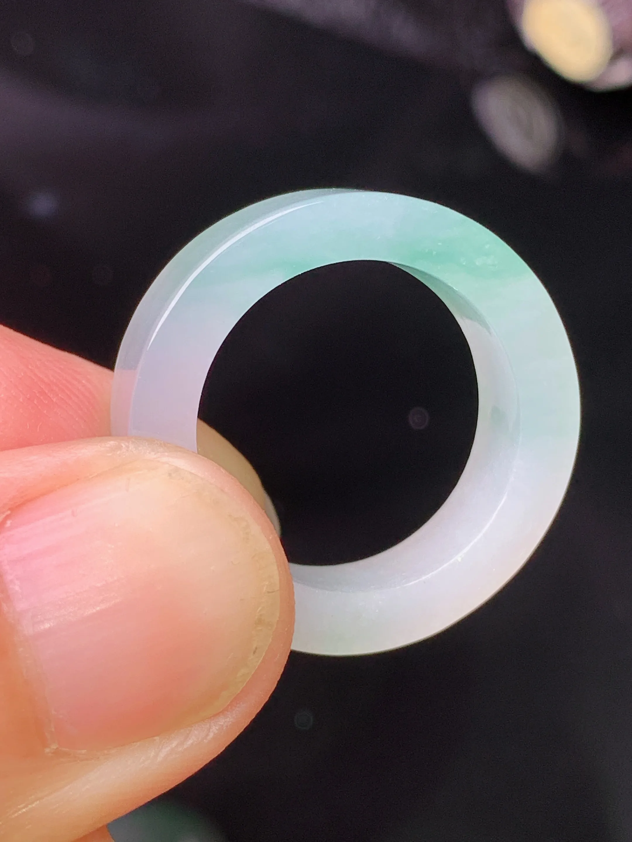 飘绿指环 玉质细腻 水润亮眼 色泽艳丽 圈口11.5 整体尺寸22.6*6.2*3.2