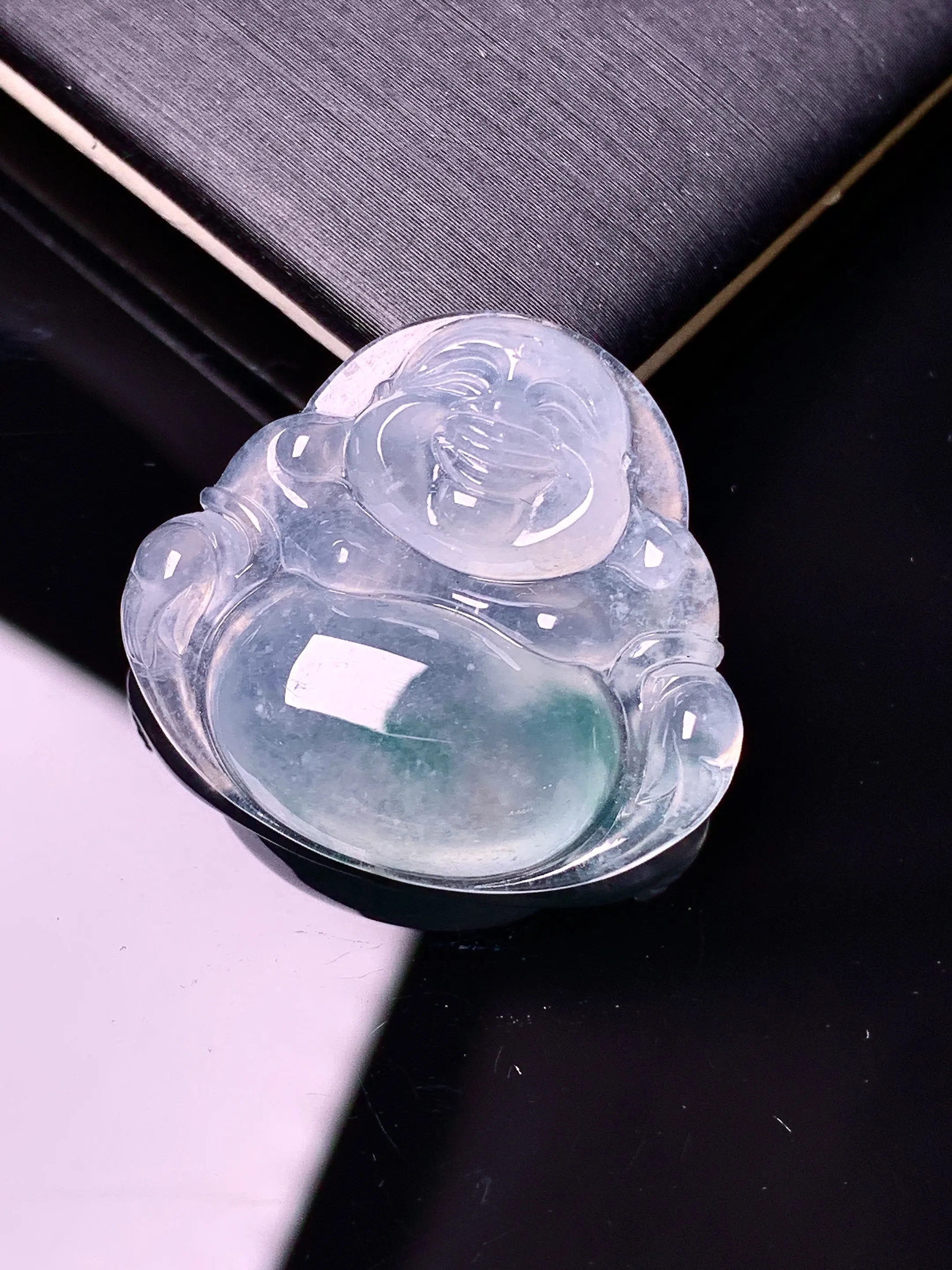 冰种佛公吊坠 玉质细腻 水润亮眼 色泽艳丽 整体尺寸24.3*26.5*6