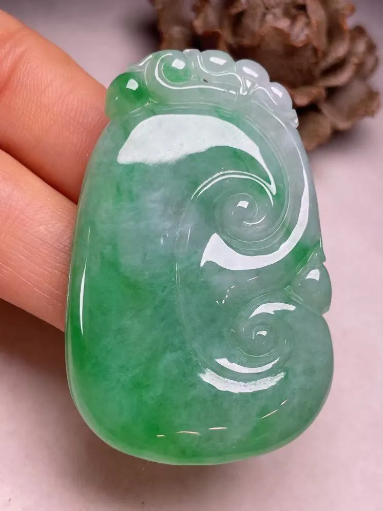 冰糯种飘绿【如意】吊坠，种水好，玉质细腻 ，卖相好.