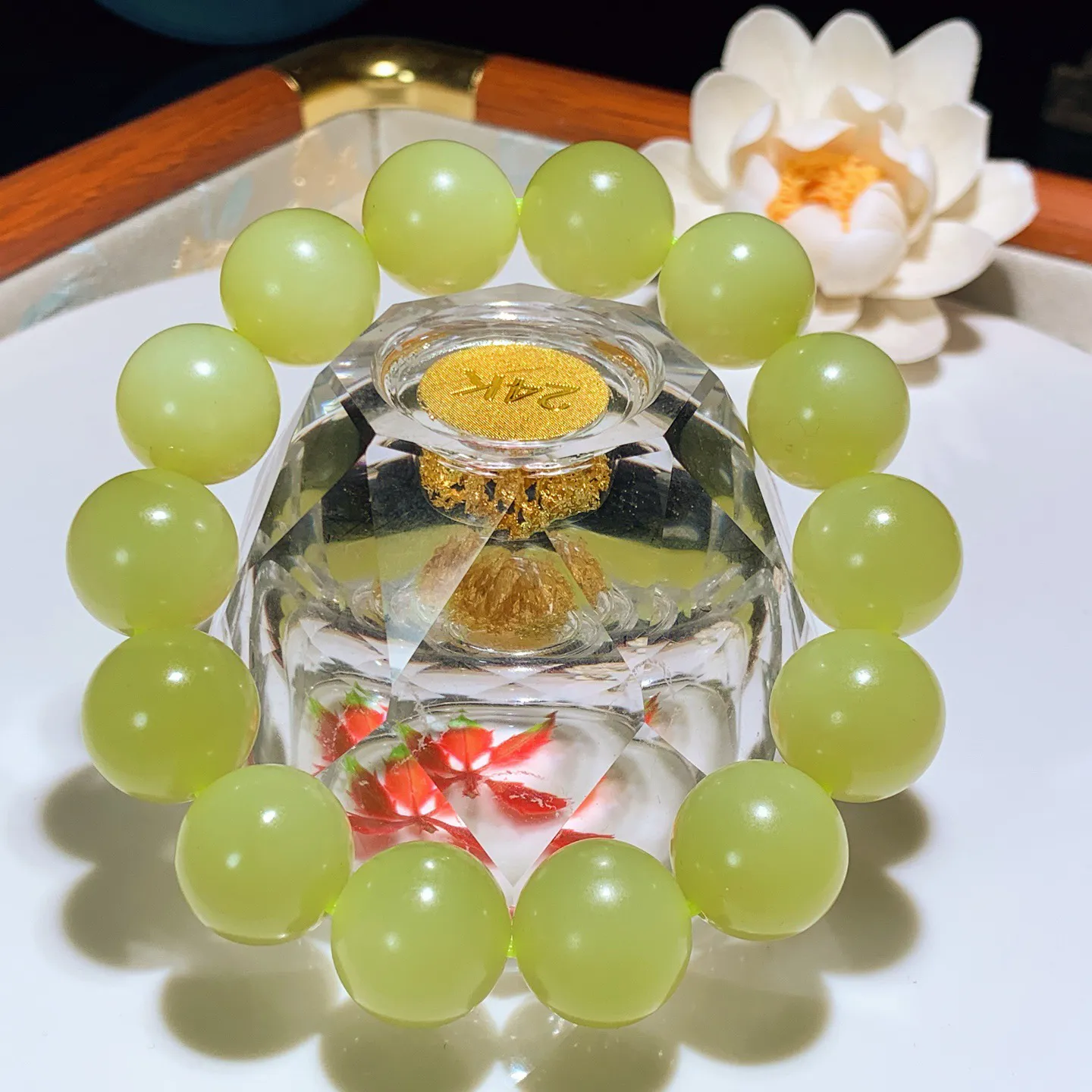 新疆和田玉若羌黄口料圆珠手串。单颗尺寸16！玉质细腻油润。手推出油。佩戴高端典雅。lt251210