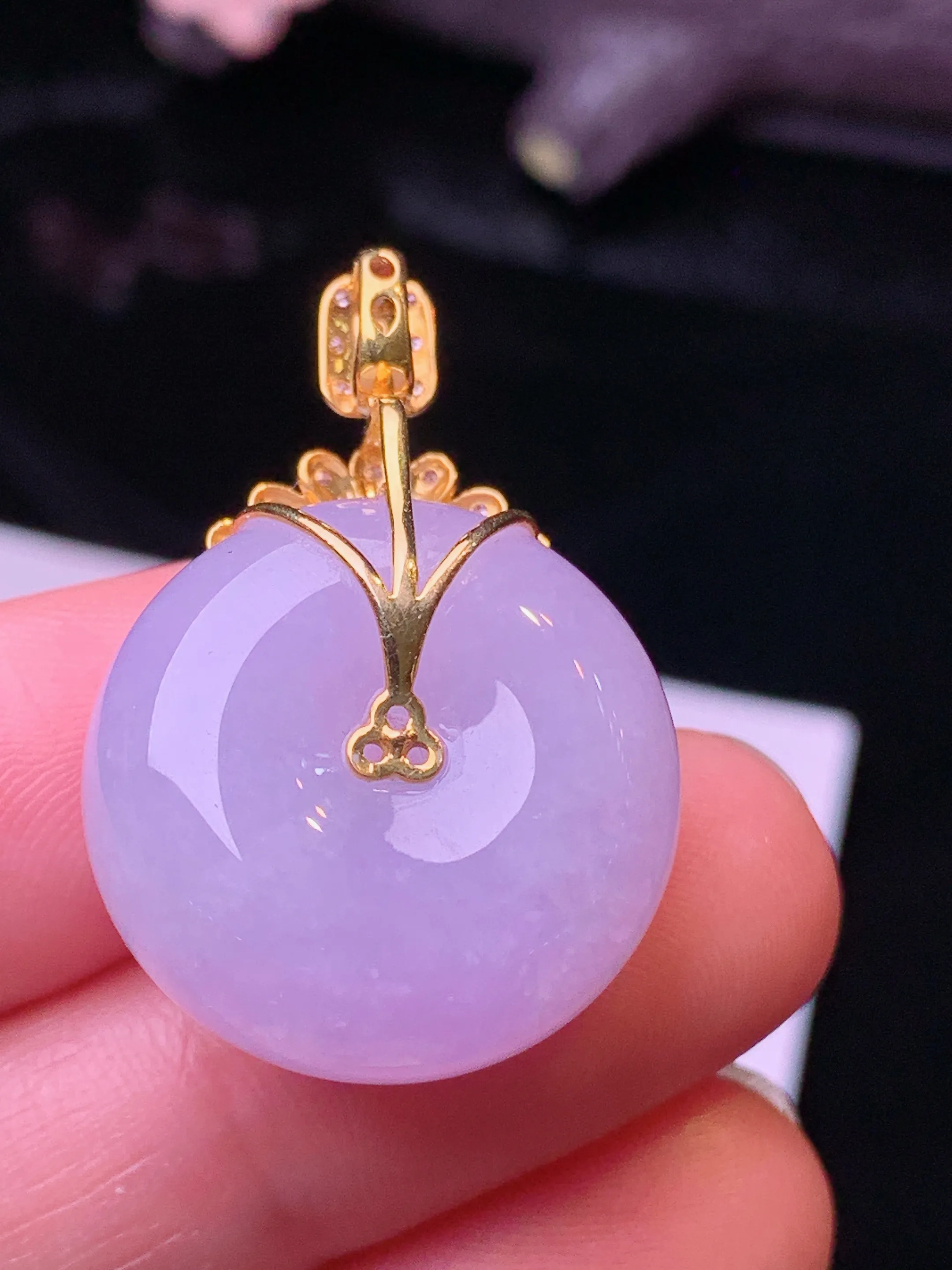 18k金钻镶嵌紫罗兰平安扣吊坠 玉质细腻 水润亮眼 色泽艳丽 整体尺寸31.2*21*10.2