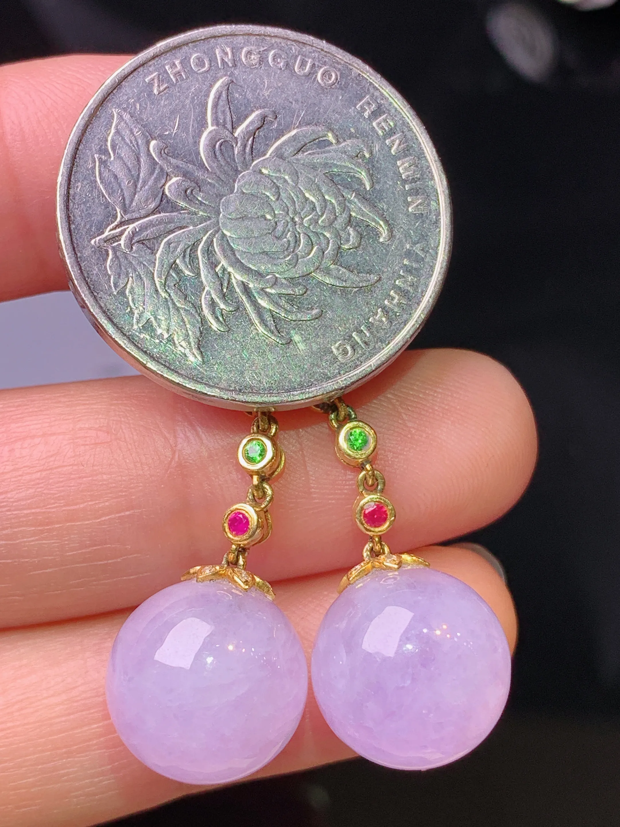 18k金钻镶嵌紫罗兰圆珠耳钉 玉质细腻 水润亮眼 色泽艳丽 整体尺寸39*12.2