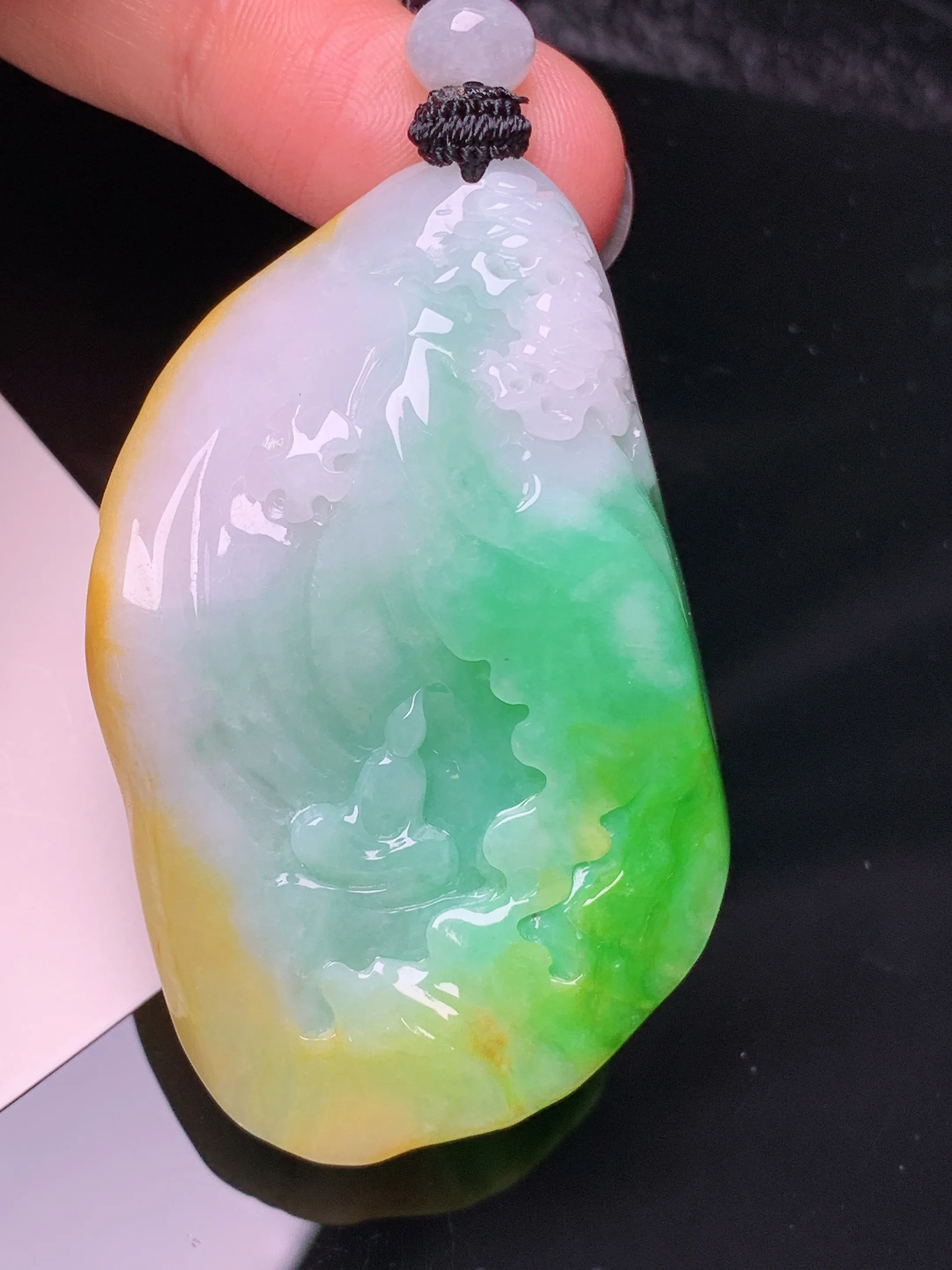 飘黄绿悟道玉质细腻 水润亮眼 色泽艳丽 整体尺寸52*32.5*12.5