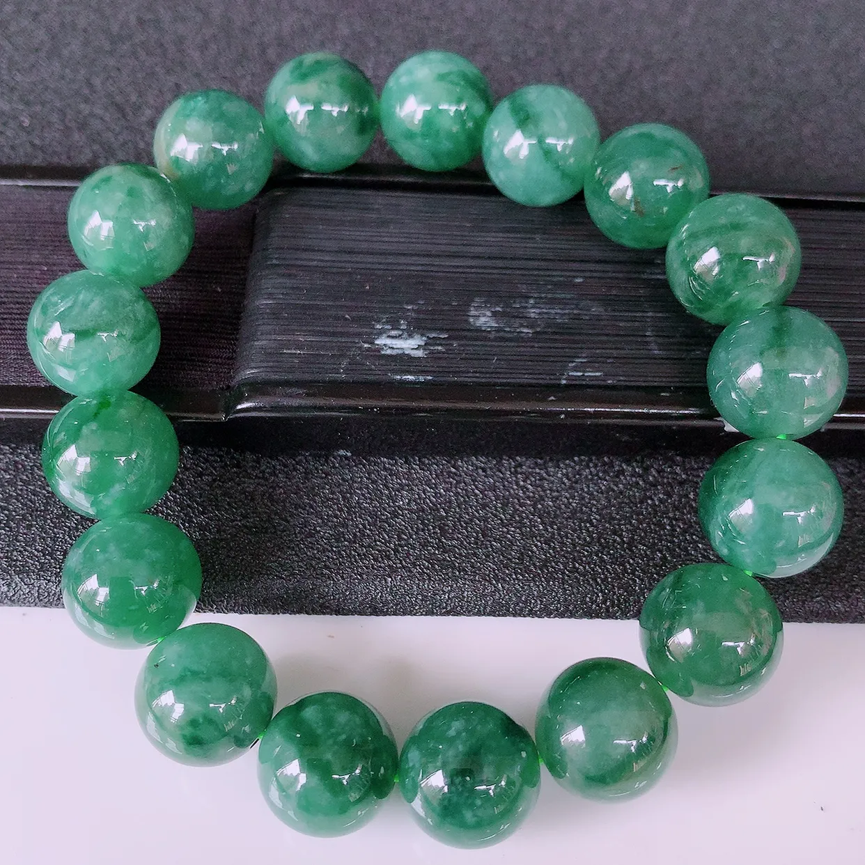 自然光实拍，冰润飘花翡翠手串手链，种老水足，冰清玉润  颜色漂亮  #001.1取一尺寸12