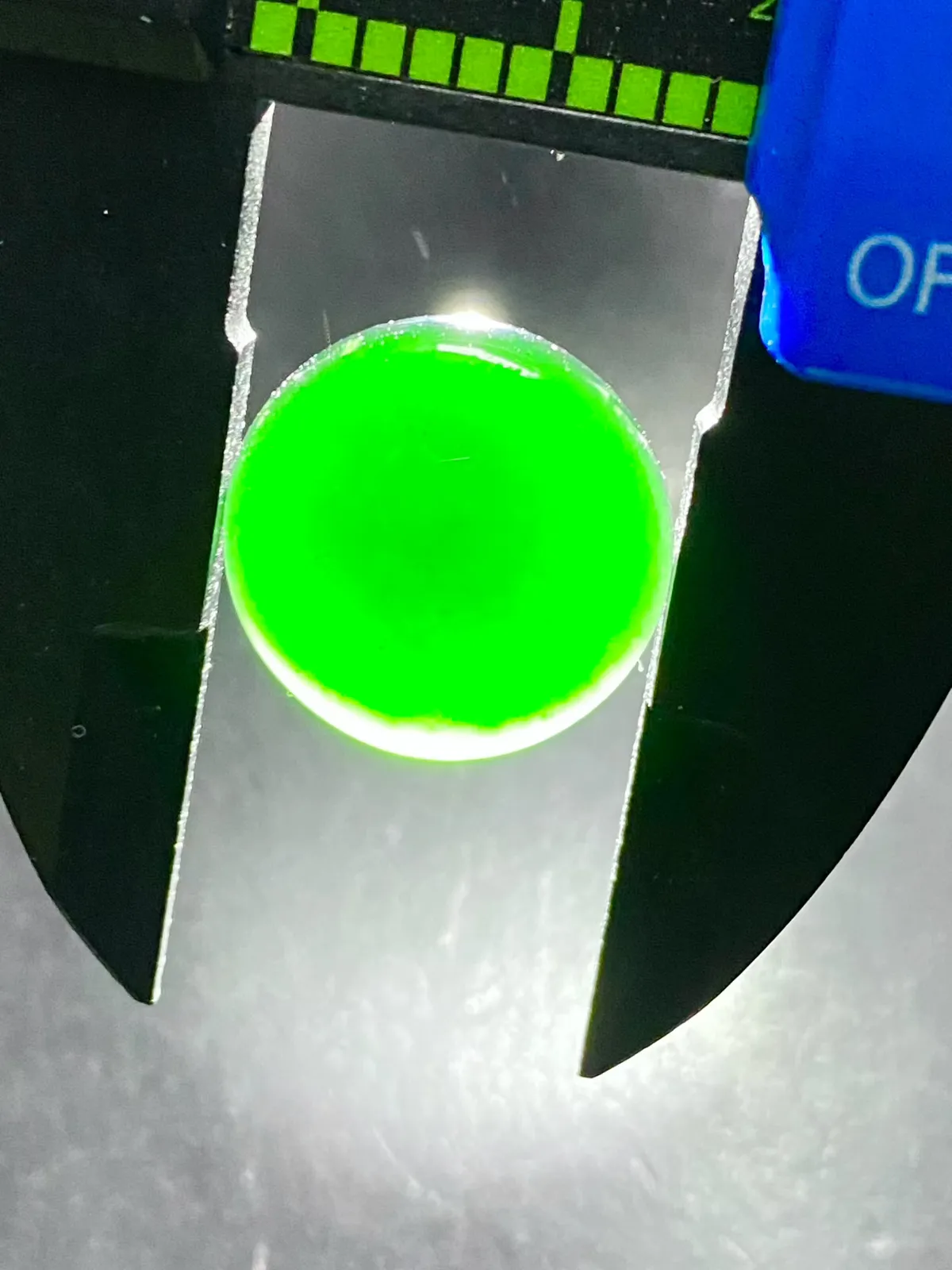 墨翠【蛋面】细腻干净，黑度好、性价比高，雕工精湛，打灯透绿‘