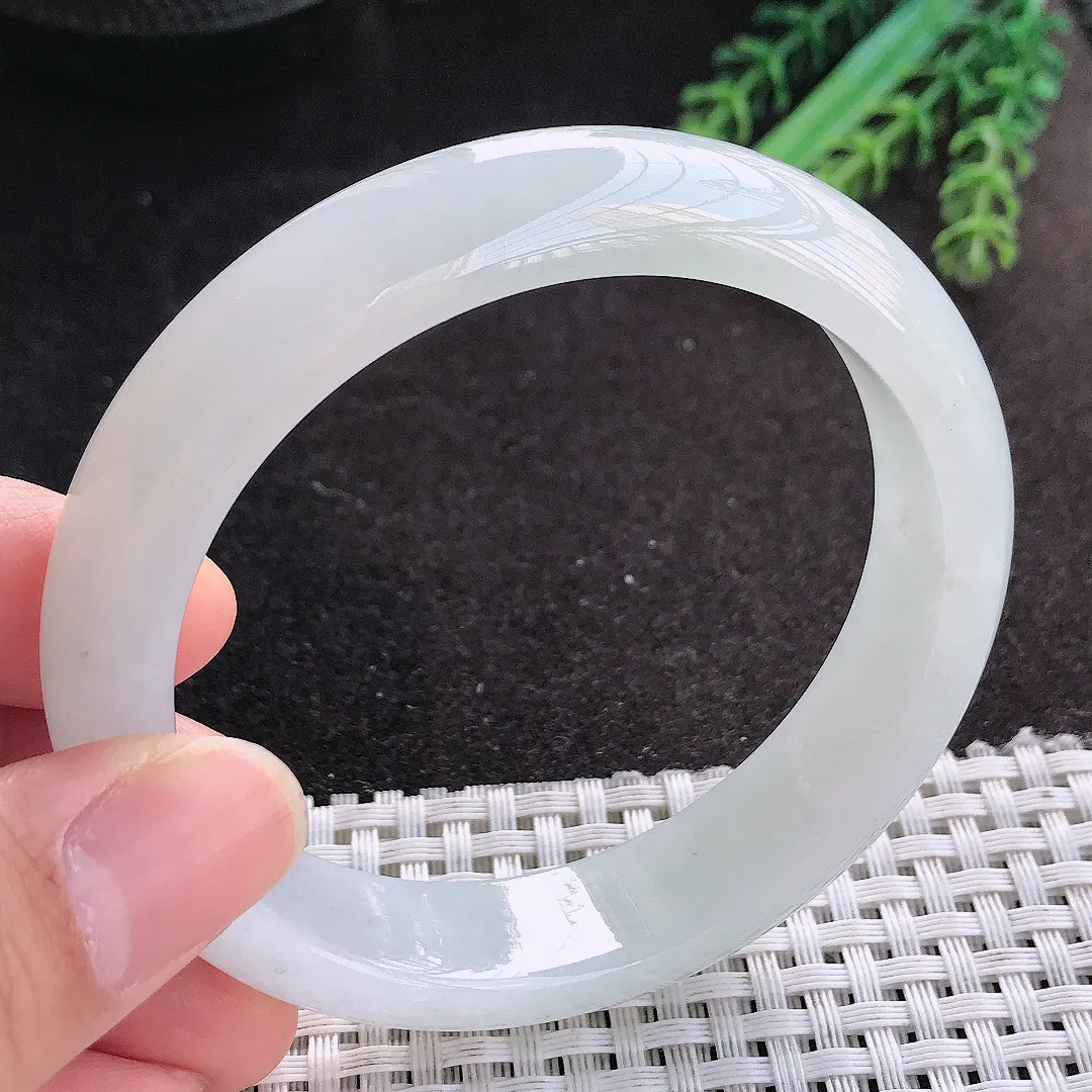 天然A货翡翠58/13.6/8.3老坑冰胶果冻月光白手镯宽边玉镯