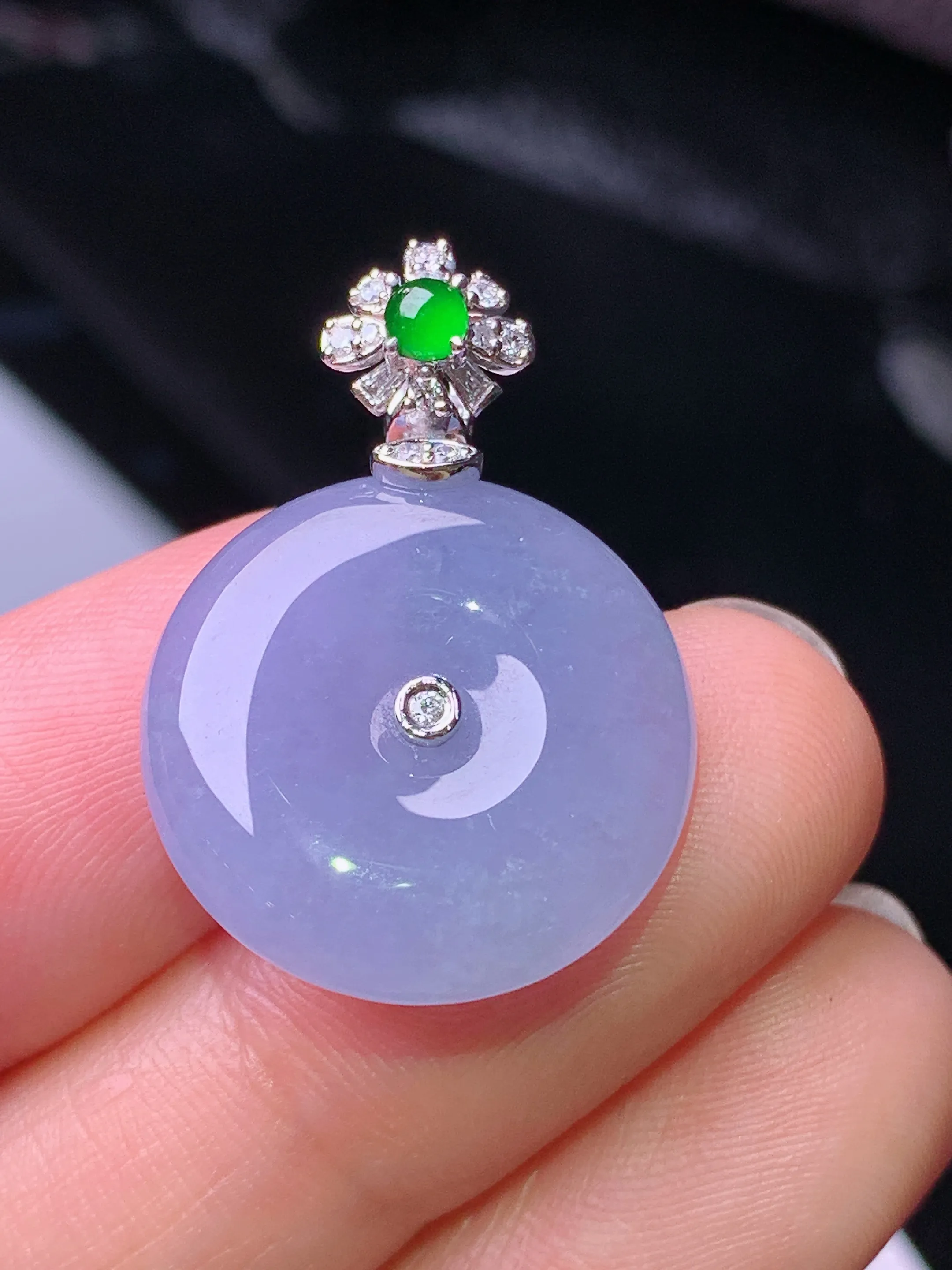 18k金钻镶嵌紫罗兰平安扣吊坠 玉质细腻 水润亮眼 色泽艳丽 整体尺寸26.5*18.6*5.5