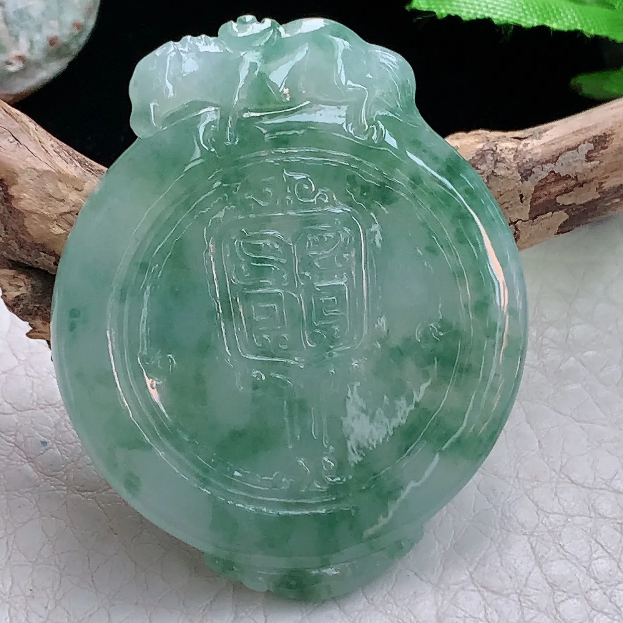 ktj实拍47.8*39.3*4.5天然翡翠a货怀古雕飘花玉佩玉吊坠