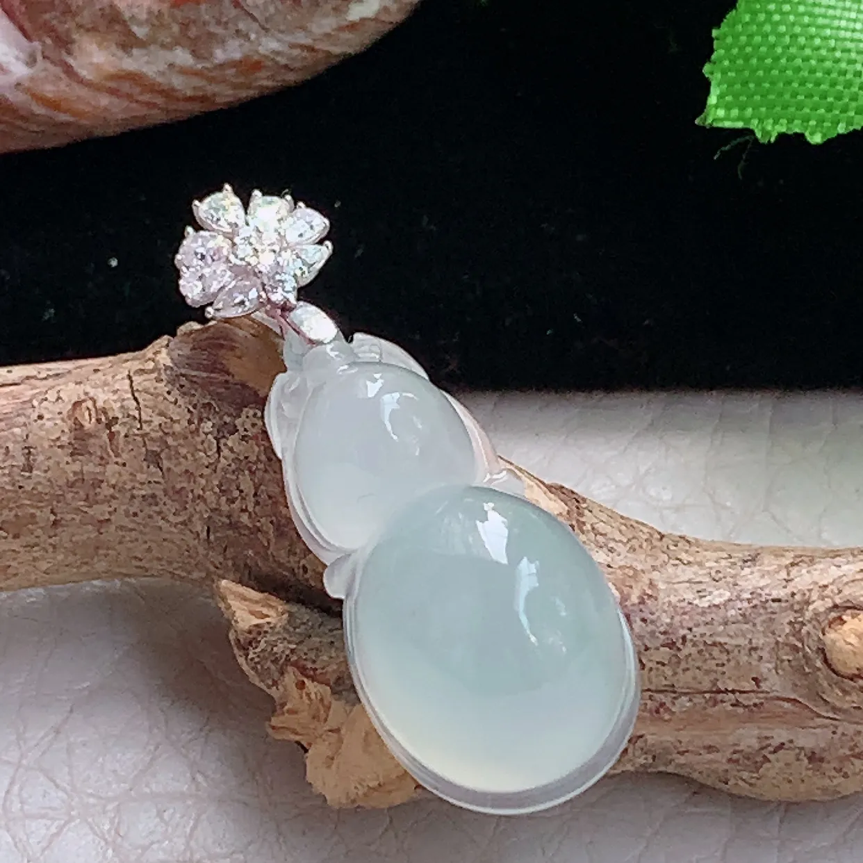 gp 实拍31*11.3*9.5缅甸天然翡翠冰种葫芦小吊坠白冰福禄镶金精品玉坠