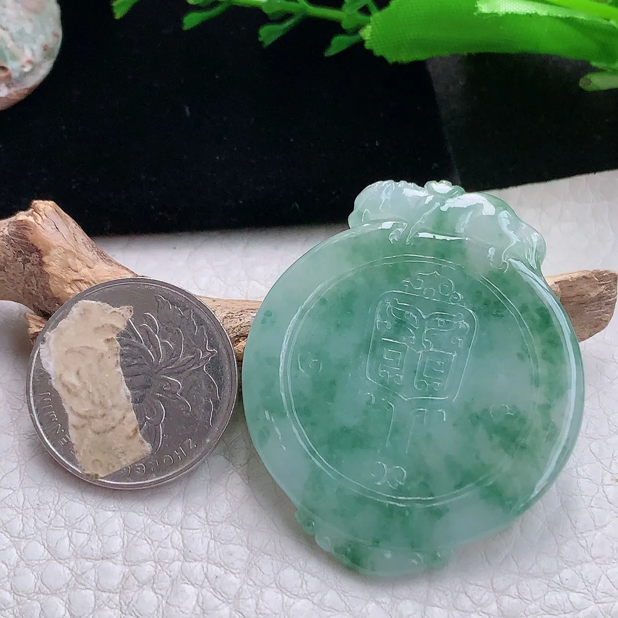 ktj实拍47.8*39.3*4.5天然翡翠a货怀古雕飘花玉佩玉吊坠