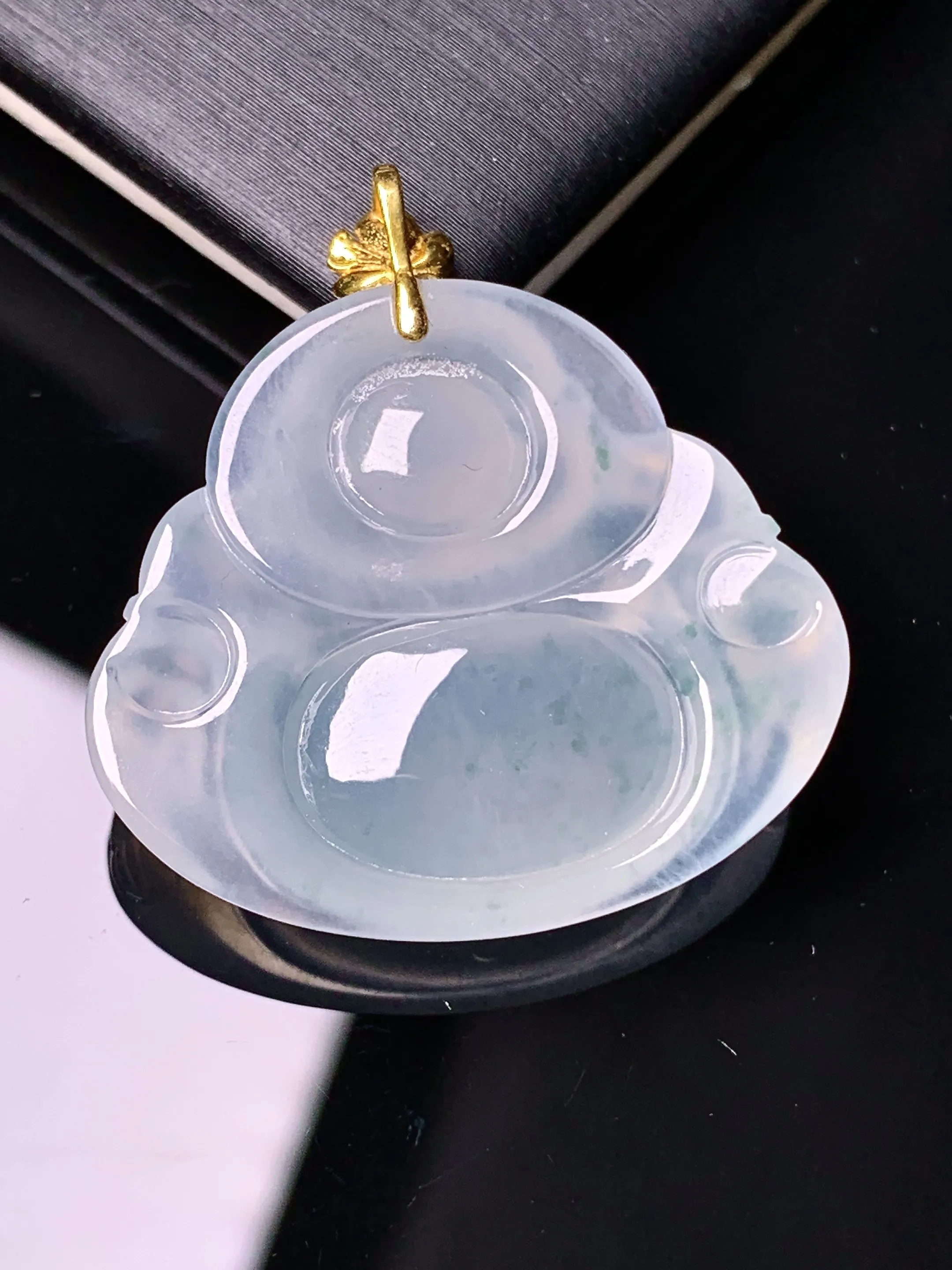 18k金镶嵌冰种佛公吊坠 玉质细腻 水润亮眼 色泽艳丽 整体尺寸30.6*29*6