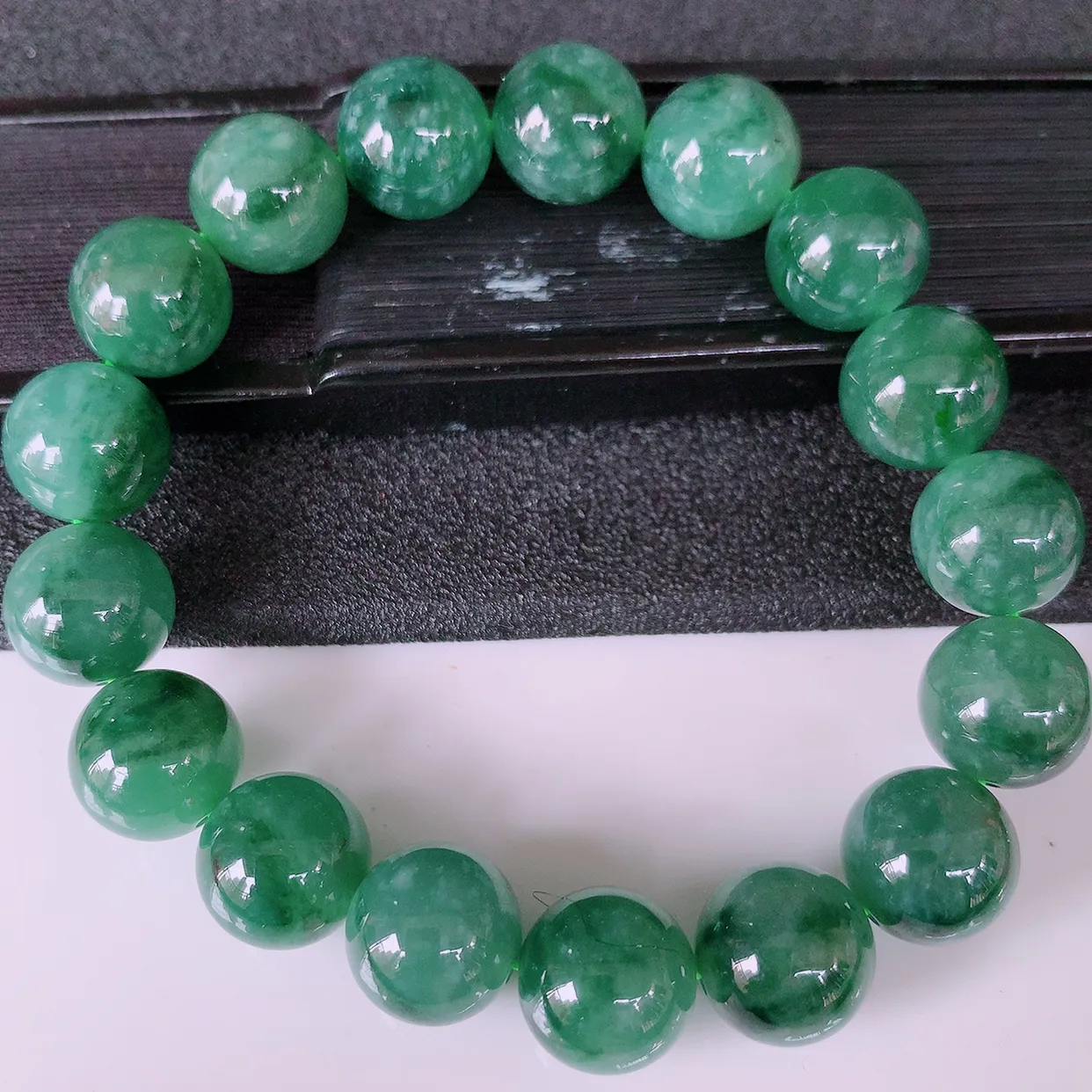 自然光实拍，冰润飘花翡翠手串手链，种老水足，冰清玉润  颜色漂亮  #001.1取一尺寸12