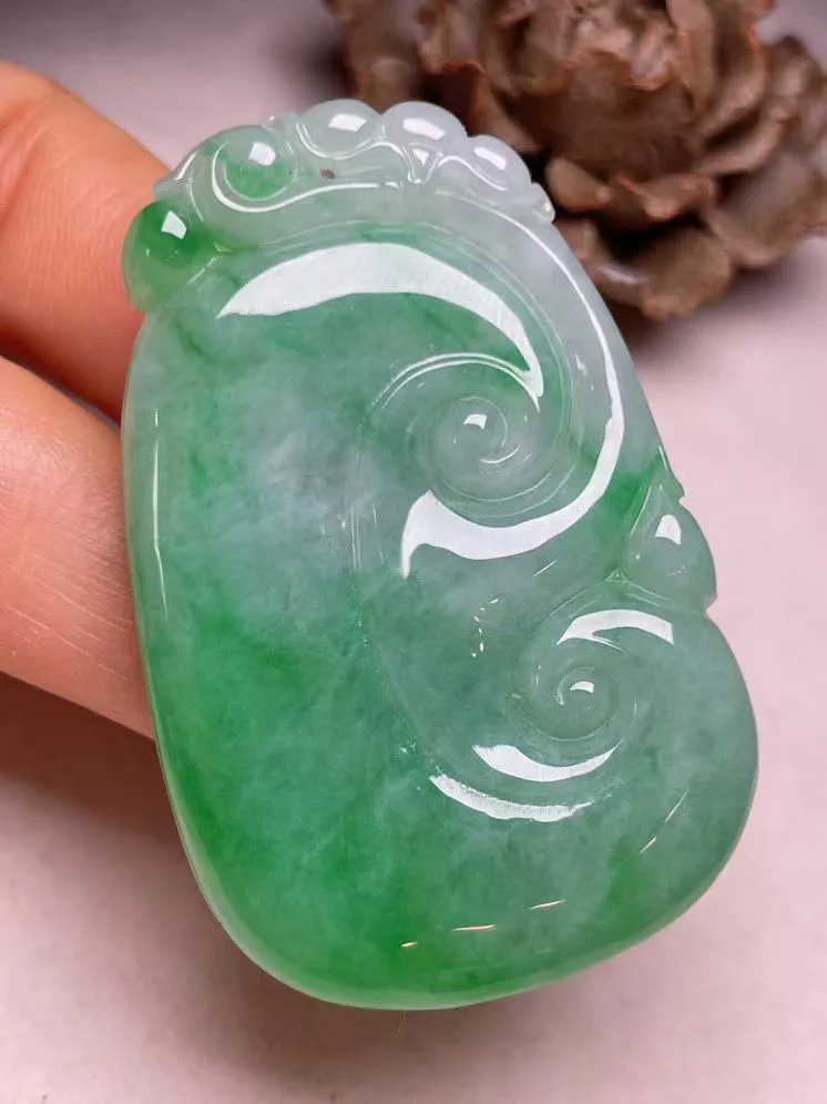 冰糯种飘绿【如意】吊坠，种水好，玉质细腻 ，卖相好.