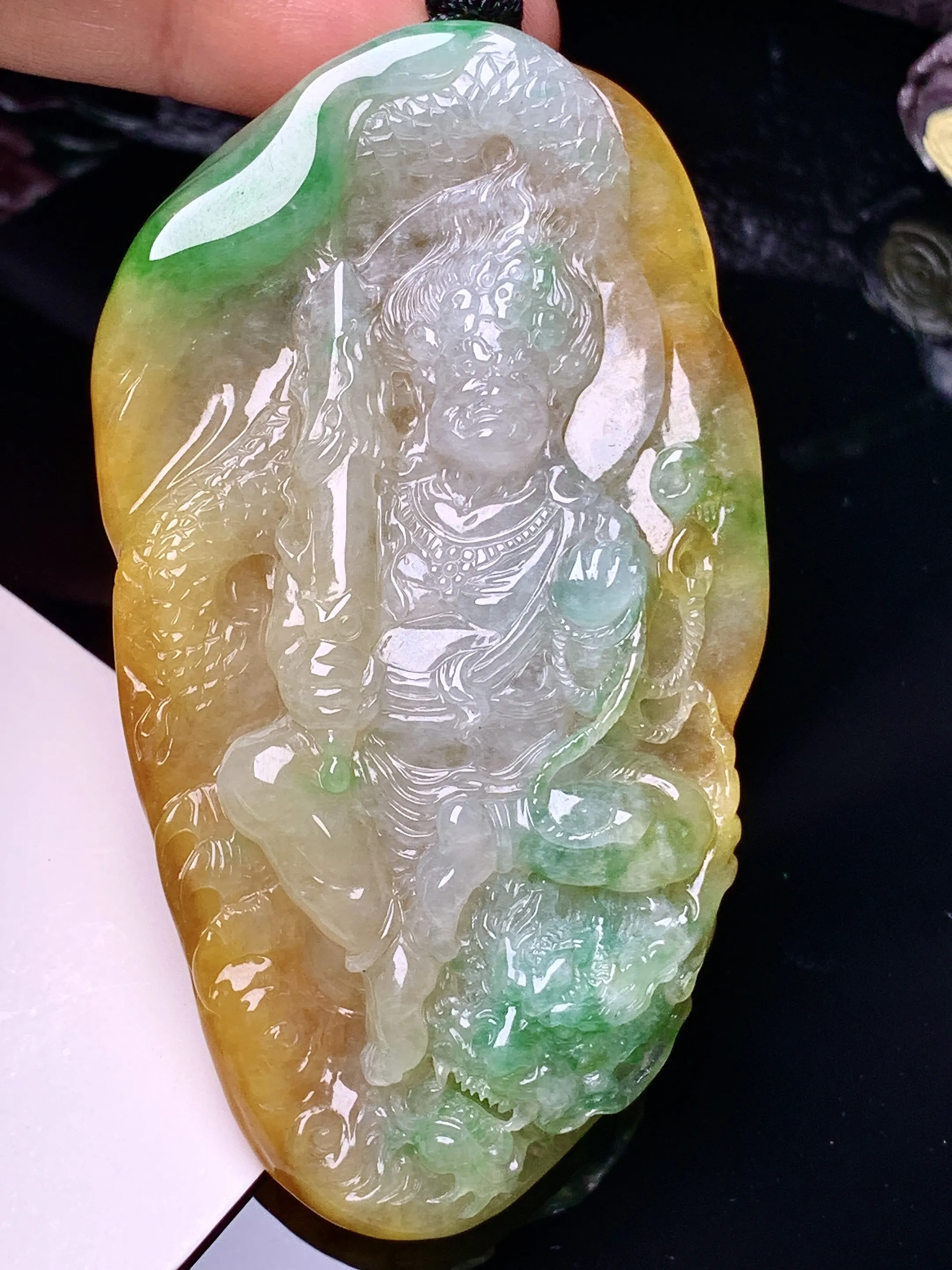 飘黄绿黄财神吊坠 玉质细腻 水润亮眼 色泽艳丽 整体尺寸72*39.8*10.8