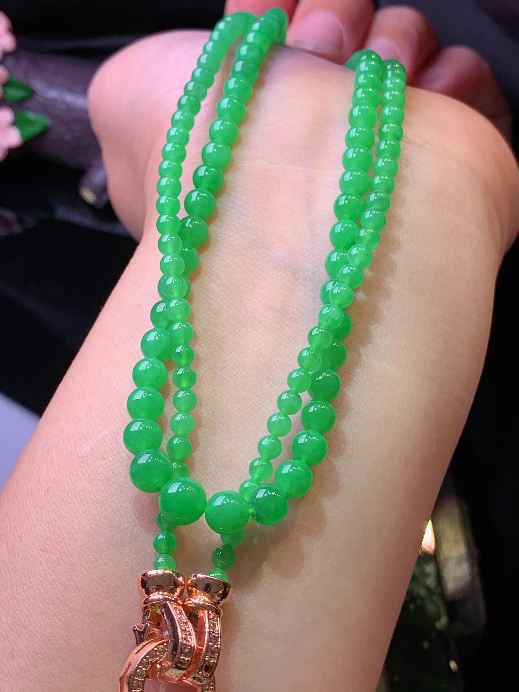 满绿圆珠项链 玉质细腻 水润亮眼 色泽艳丽 整体尺寸6