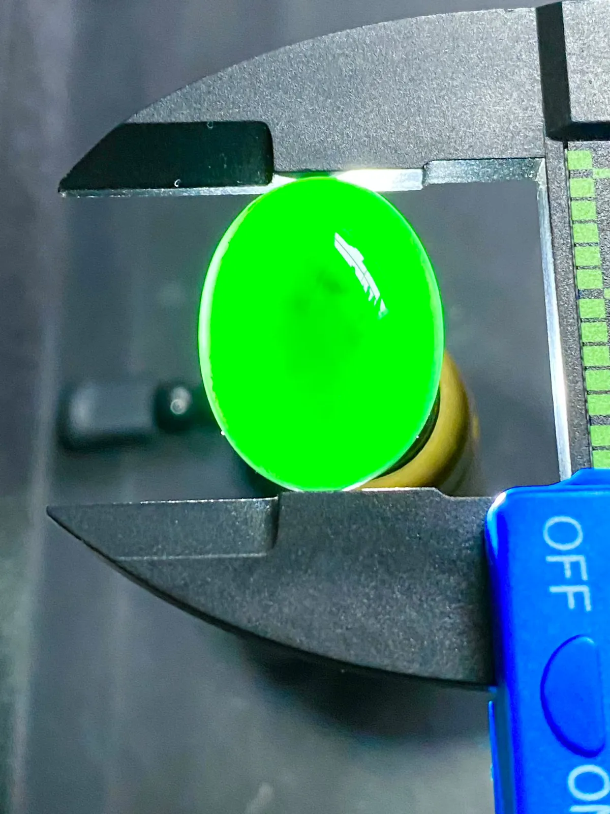 墨翠【鸽子蛋】细腻干净，黑度好、性价比高，雕工精湛，打灯透绿‘