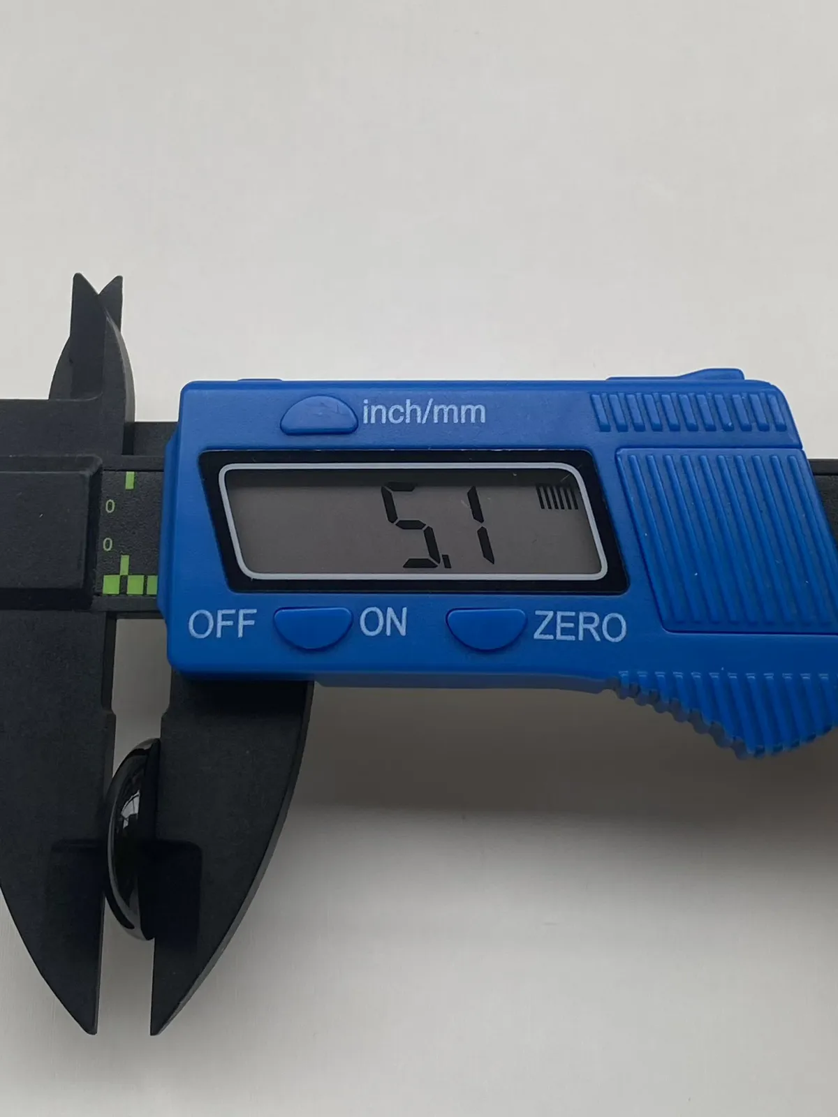 墨翠【蛋面】细腻干净，黑度好、性价比高，雕工精湛，打灯透绿‘