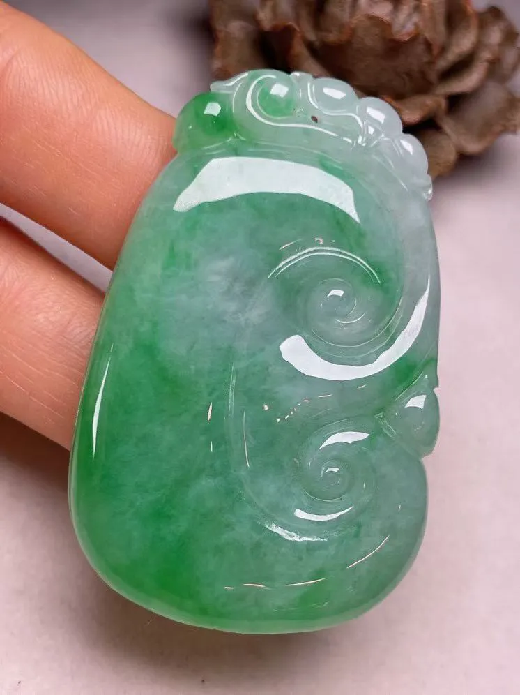冰糯种飘绿【如意】吊坠，种水好，玉质细腻 ，卖相好.