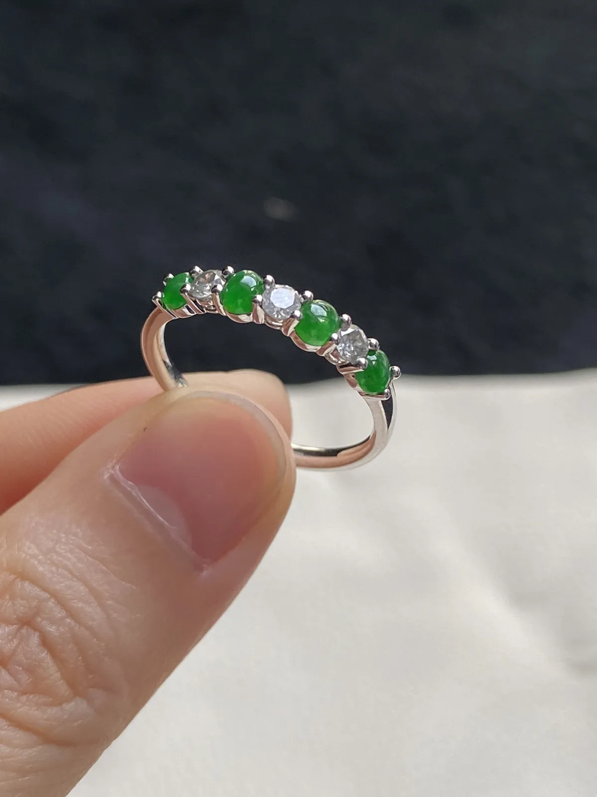 翡翠女戒，印记：Au750,伴钻石