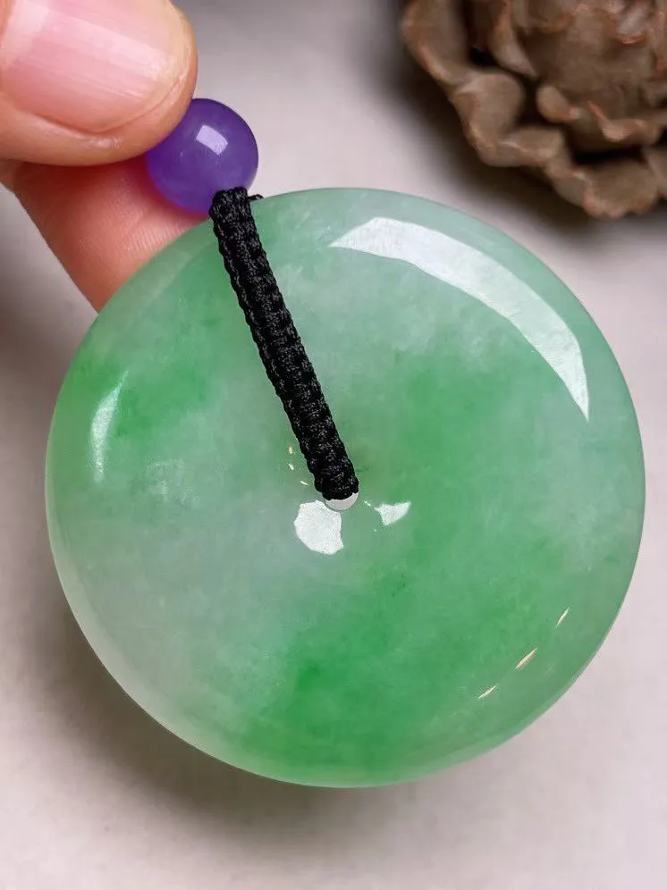 冰糯种飘绿【平安扣】吊坠，种水好，玉质细腻 ，卖相好.