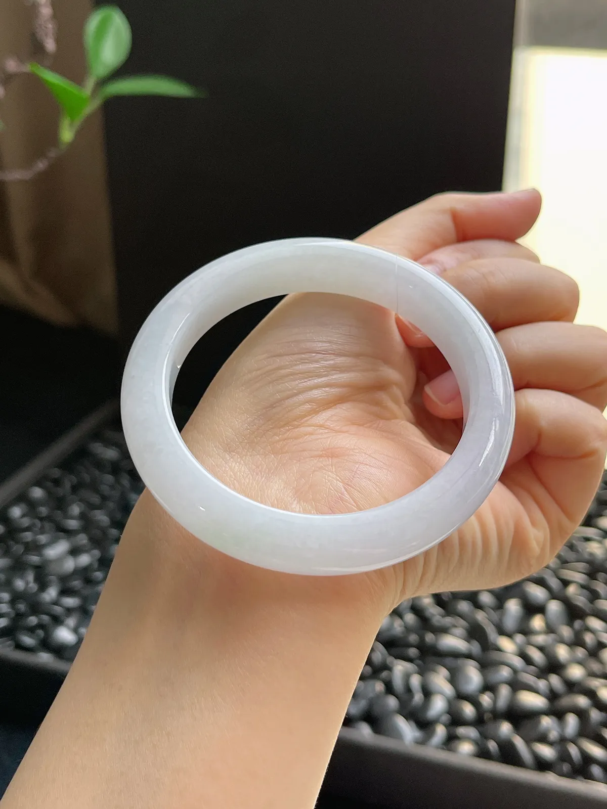 正圈56.4圈口，翡翠冰糯种白色手镯