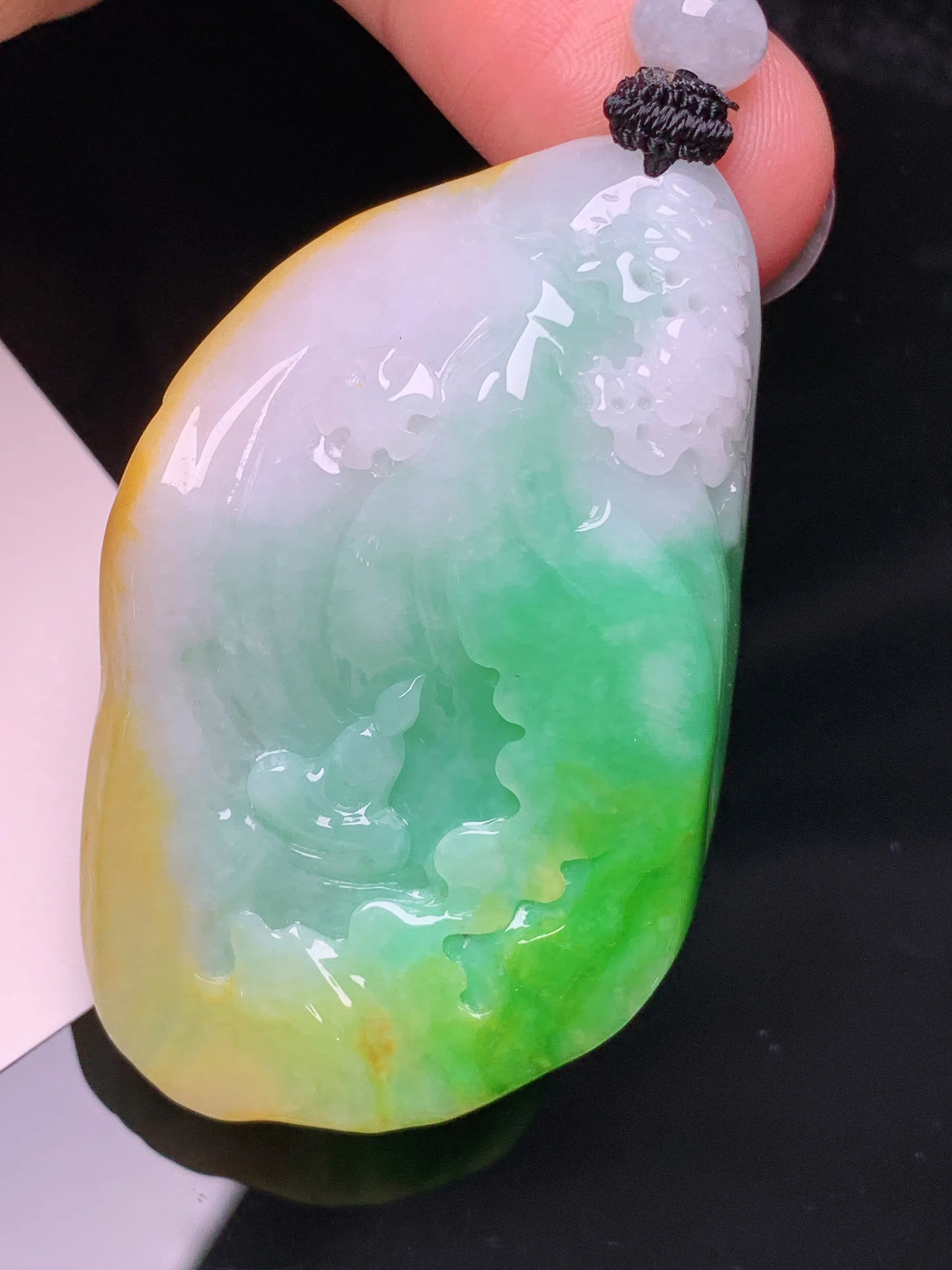 飘黄绿悟道玉质细腻 水润亮眼 色泽艳丽 整体尺寸52*32.5*12.5