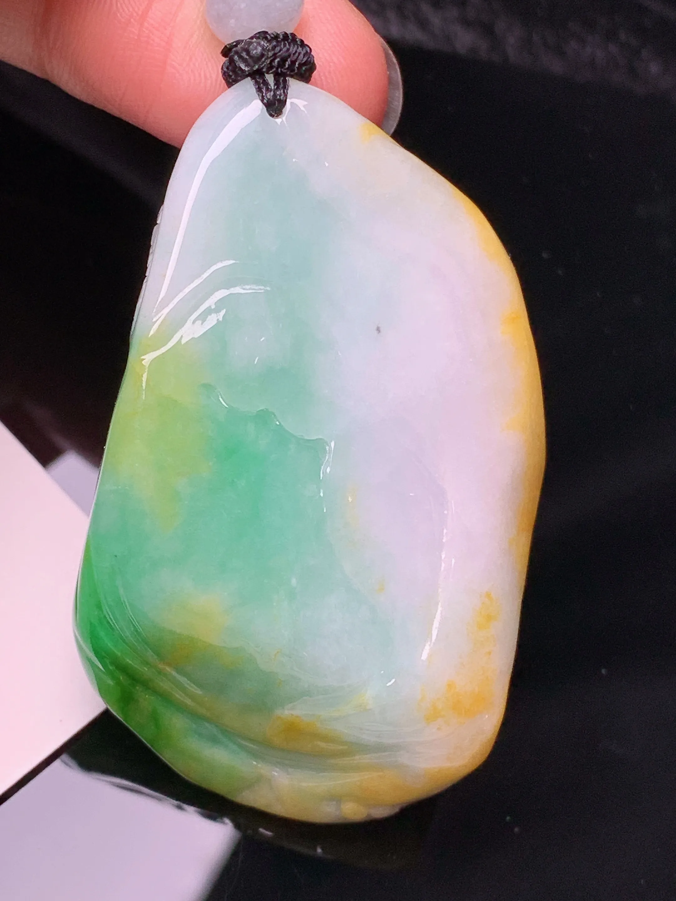 飘黄绿悟道玉质细腻 水润亮眼 色泽艳丽 整体尺寸52*32.5*12.5