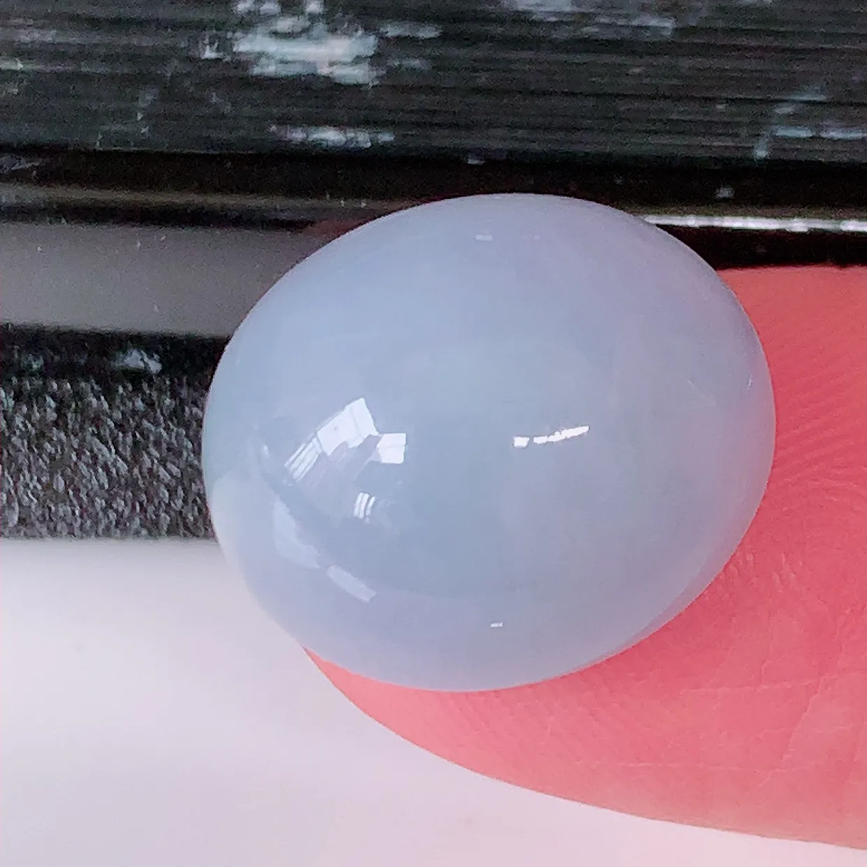 自然光实拍，大颗紫罗兰翡翠蛋面，戒面，紫罗兰时‮大尚‬方，款式经典，紫罗兰，佩戴优雅高贵上档次！#00.9尺寸17*14.5*9.6.mm